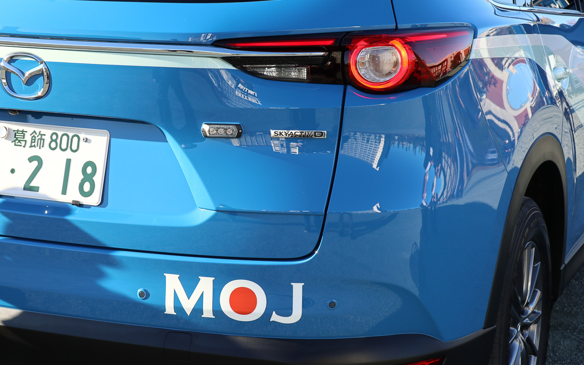 後部にものLED赤フラッシュがある