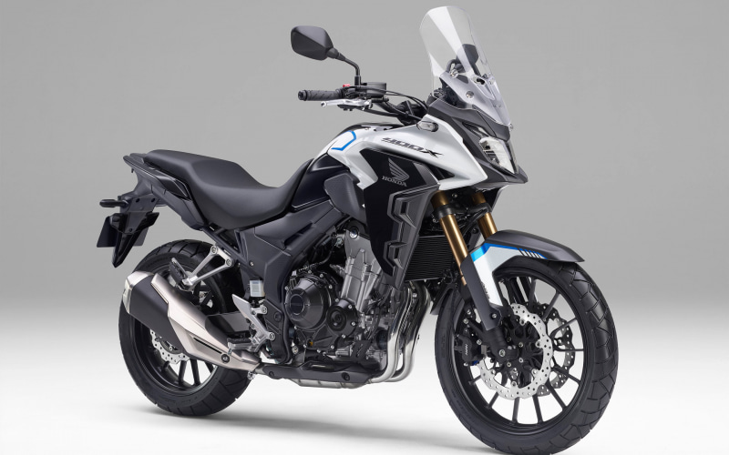 ホンダ、「CBR400R」「400X」を一部変更 軽量化やブレーキ強化で走行