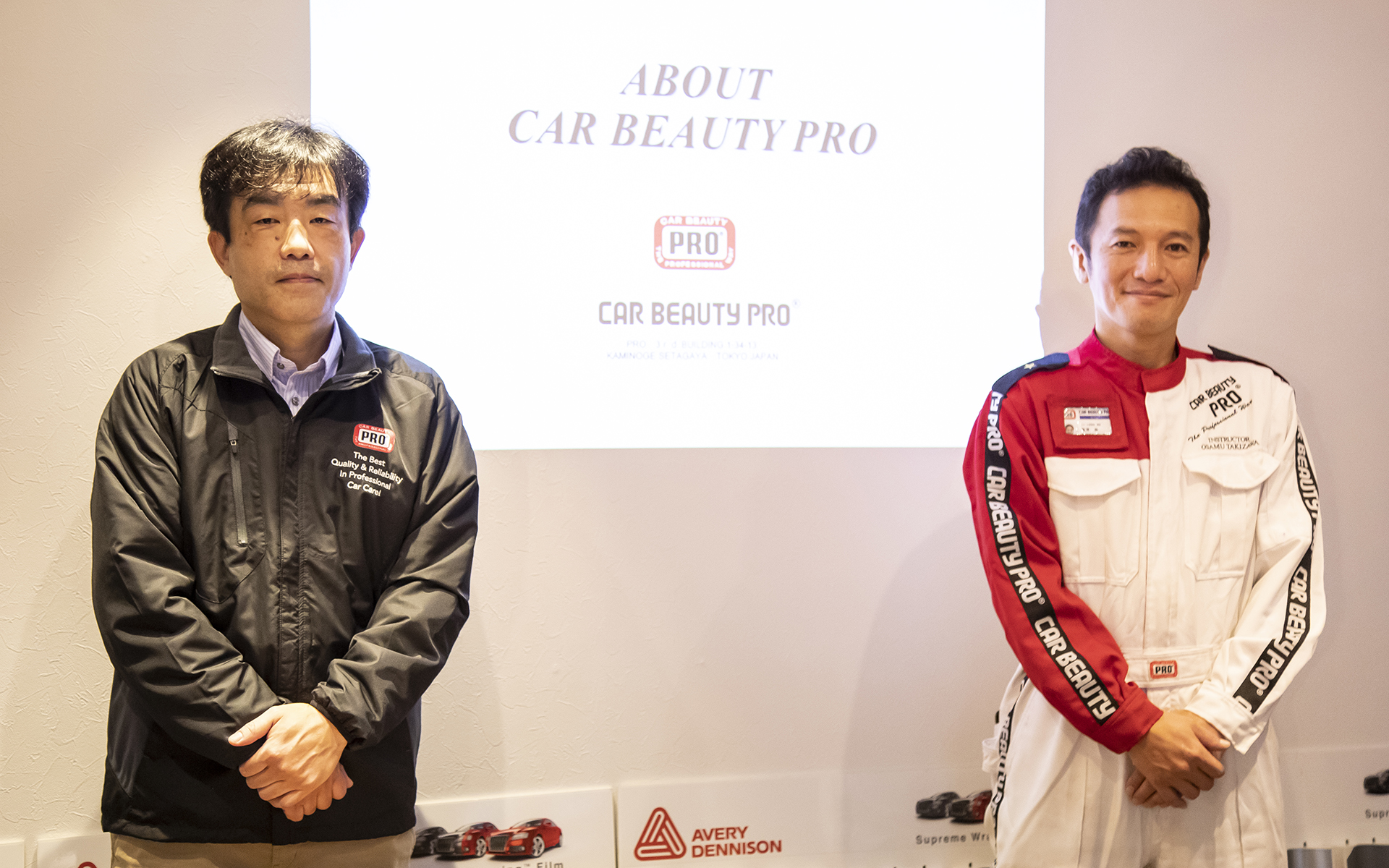 カービューティープロの内田好哉氏（左）と瀧澤修氏（右）のお2人にカービューティープロの業務、スクールのお話を伺った