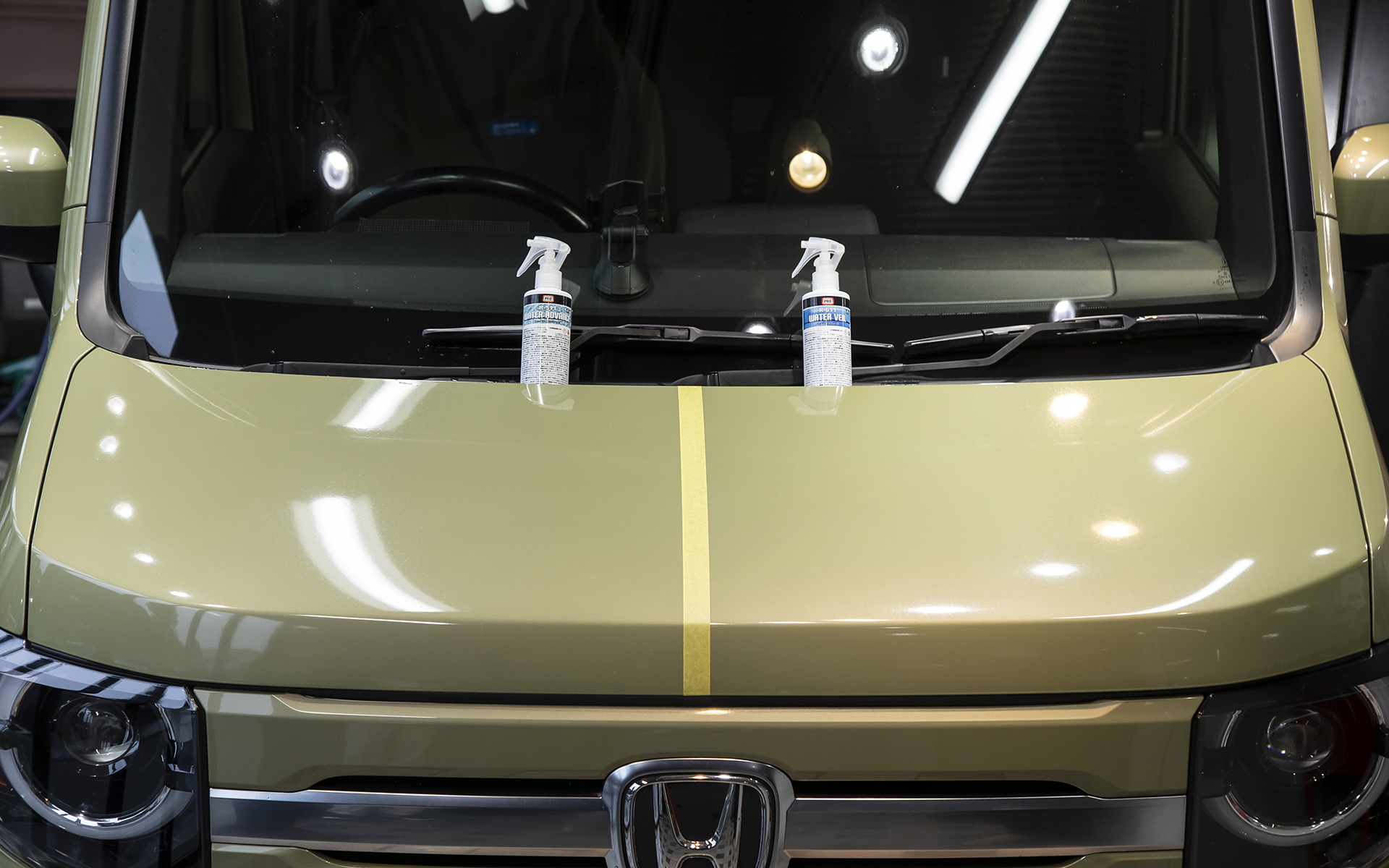 ボンネットセンターを境にしてR-511とR-611を塗ってみた