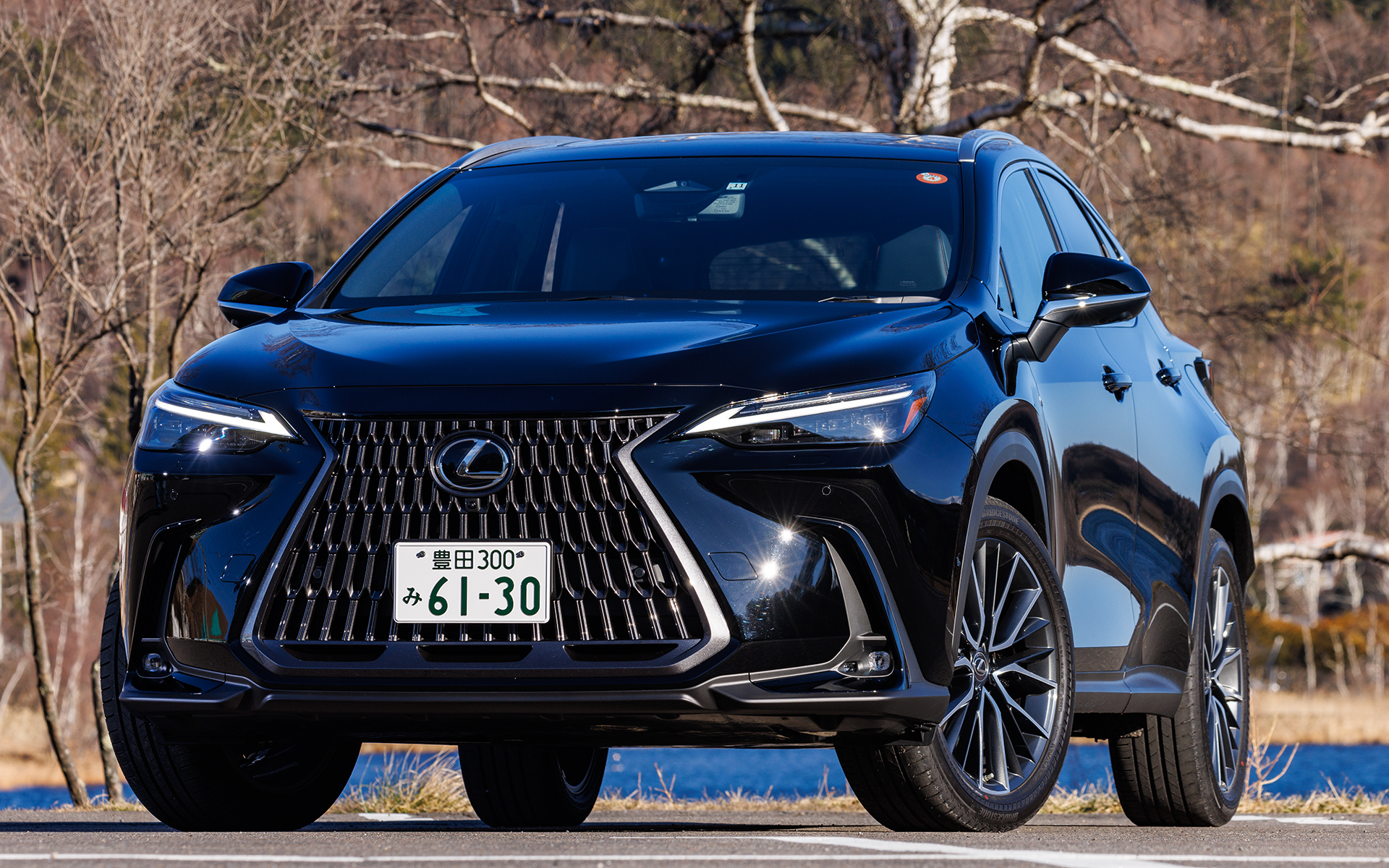 「NX450h+」、ボディサイズは4660×1865×1660mm（全長×全幅×全高［シャークフィン含む］）と先代より少し大きくなっている