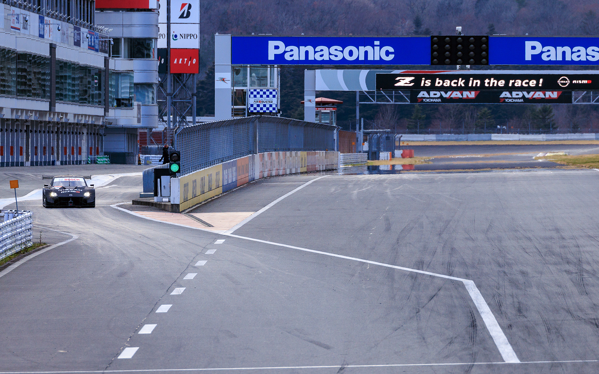 初披露後はテスト走行がスケジュールされており、陽が傾くまで精力的に走り込みを行なっていた