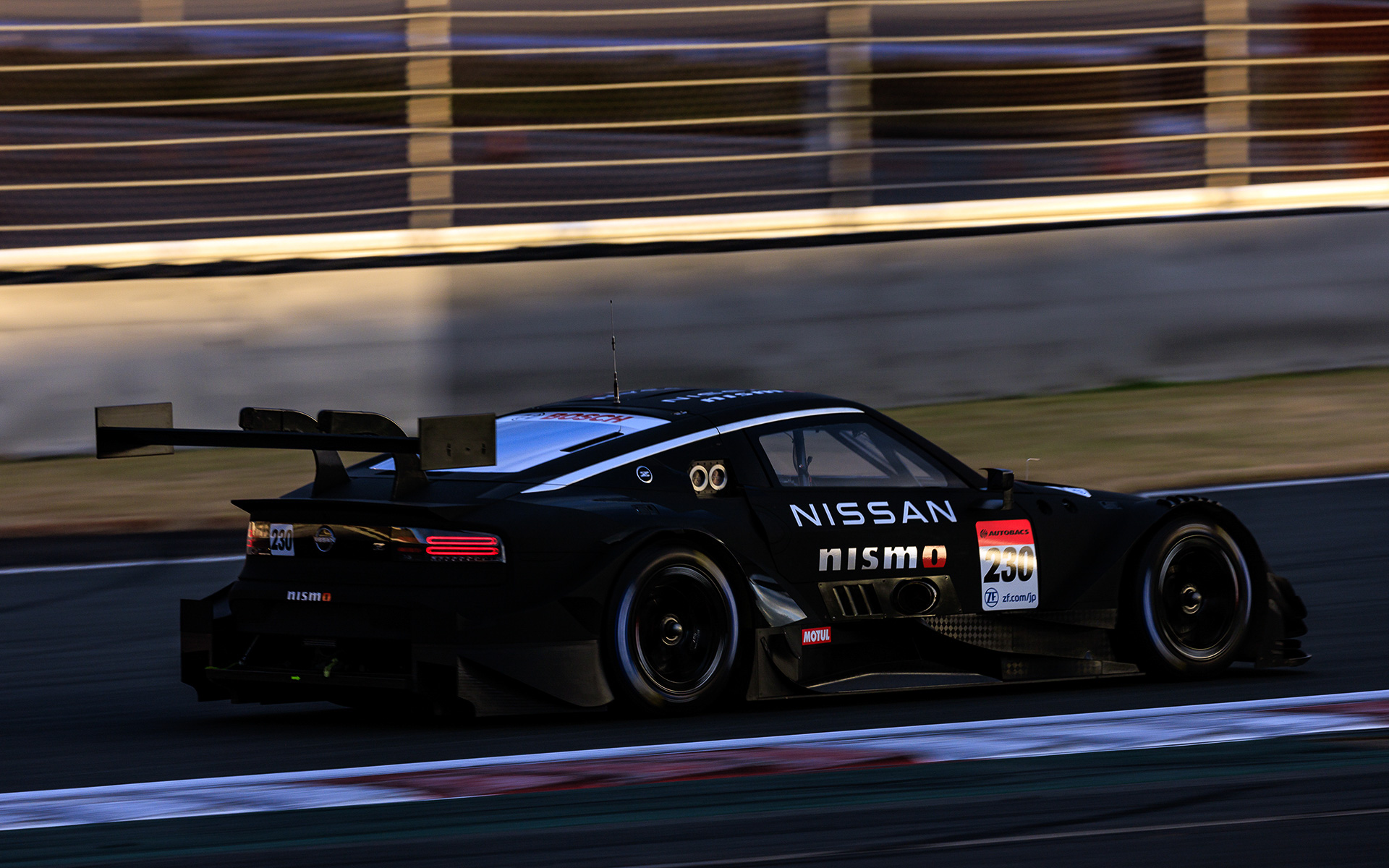 初披露後はテスト走行がスケジュールされており、陽が傾くまで精力的に走り込みを行なっていた