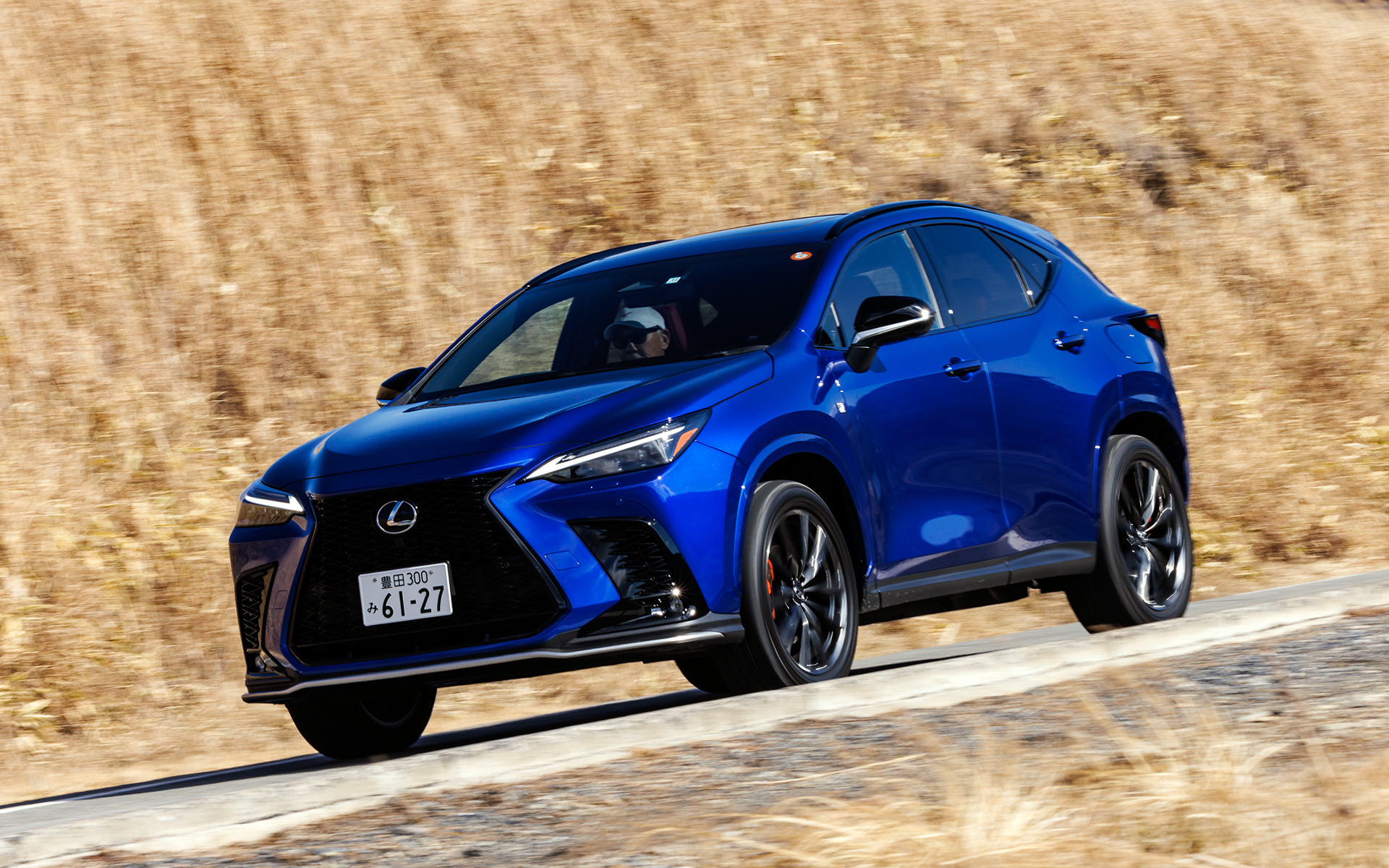 新開発2.4リッターターボ搭載した「NX350」