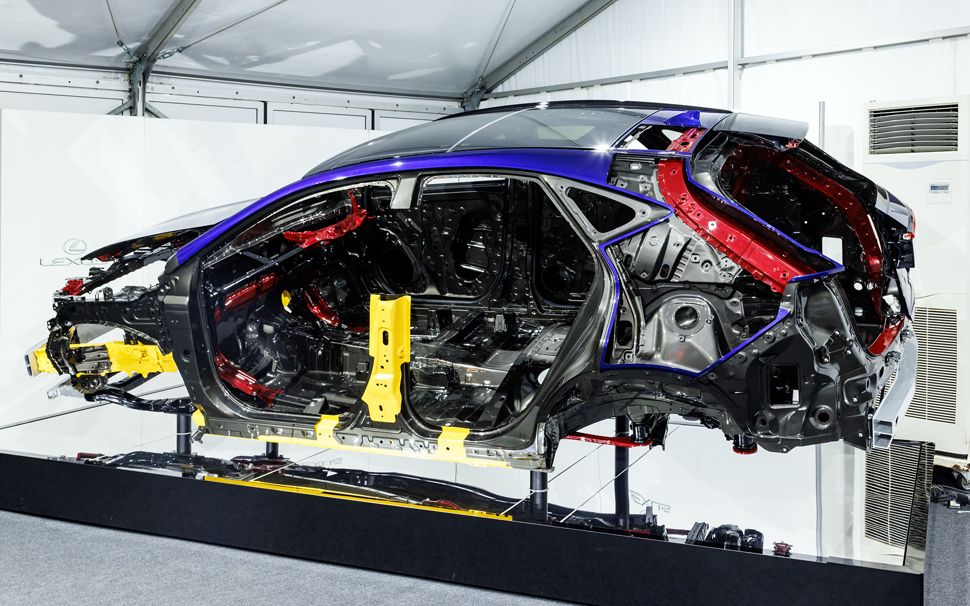 「NX350“F SPORT”」のボディ構造