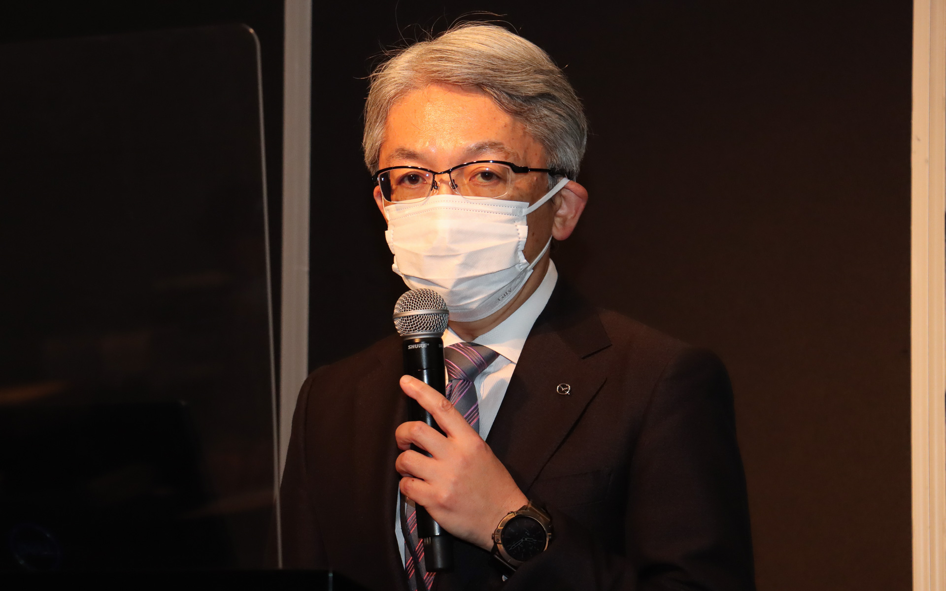 試乗に先立ち、マツダ株式会社 常務執行役員 R＆D管理・商品戦略・技術研究所・カーボンニュートラル担当 小島岳二氏（左）とマツダ株式会社 商品戦略本部 主査 栃岡孝宏氏（中央）から、あらためてマツダ・コ・パイロット・コンセプトについて解説が行なわれた