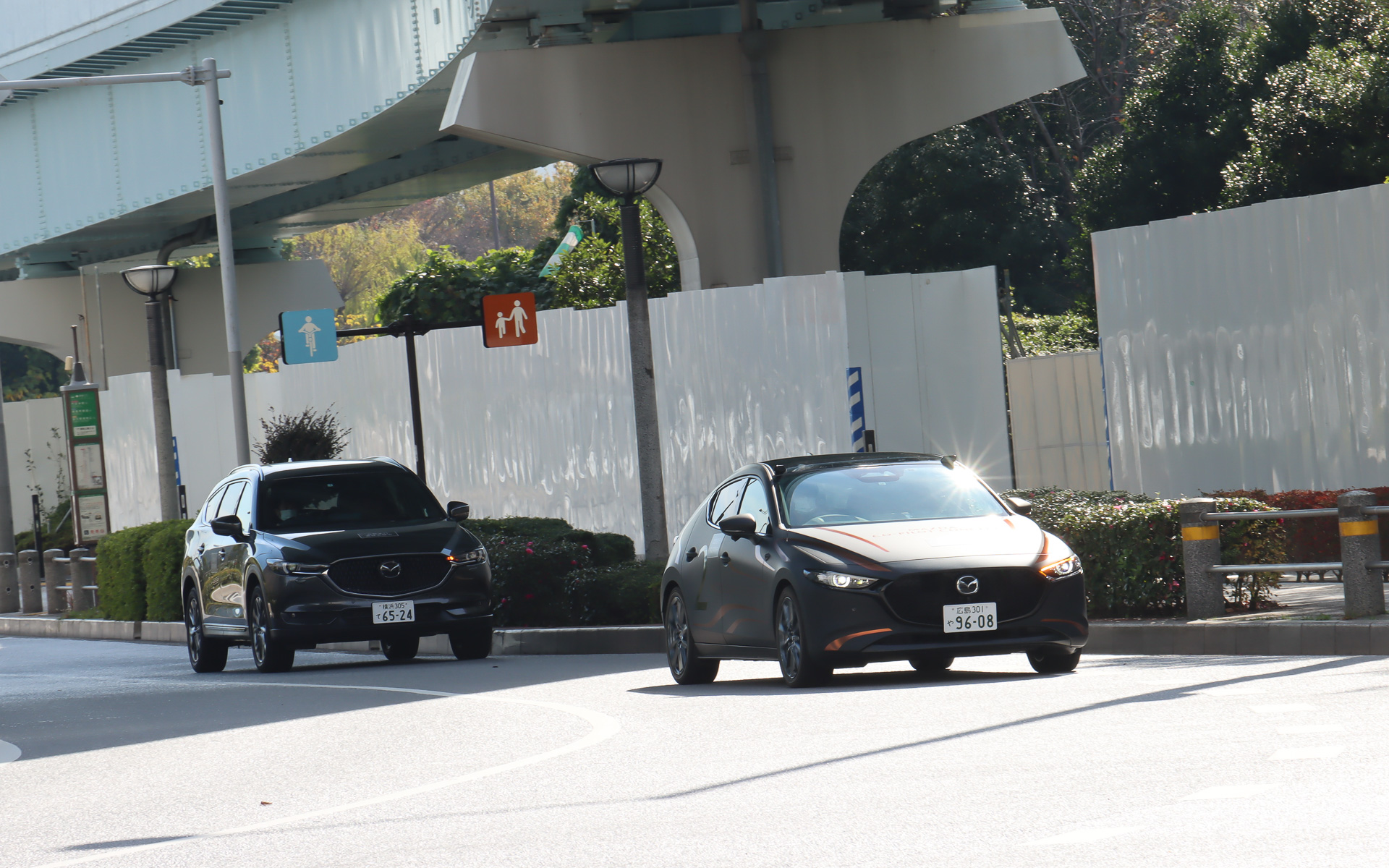 周囲の安全を確認しつつ、車線変更、横断歩道の通過、路肩への接近などを自動で行なっていく