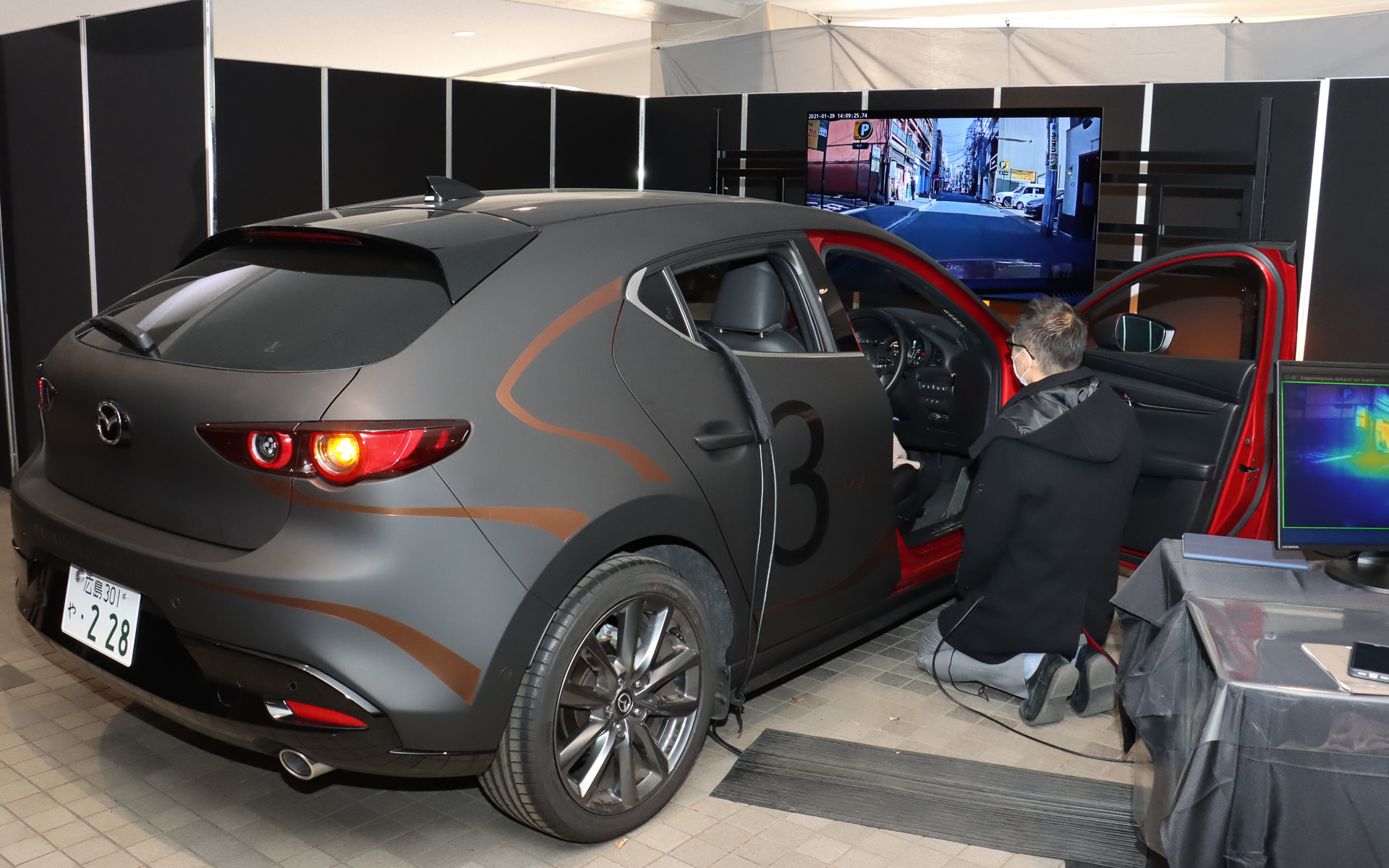 マツダ・コ・パイロット・コンセプト2.0で開発を進めているドライバー状態の異常予兆技術について紹介するデモも実施