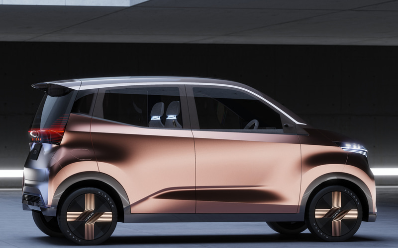 【Kem】日本製EVスクーター　一台サンドベージュ　サドル付き展示車 日産、軽自動車クラスのバッテリEVコンセプト「IMk」 グローバル本社