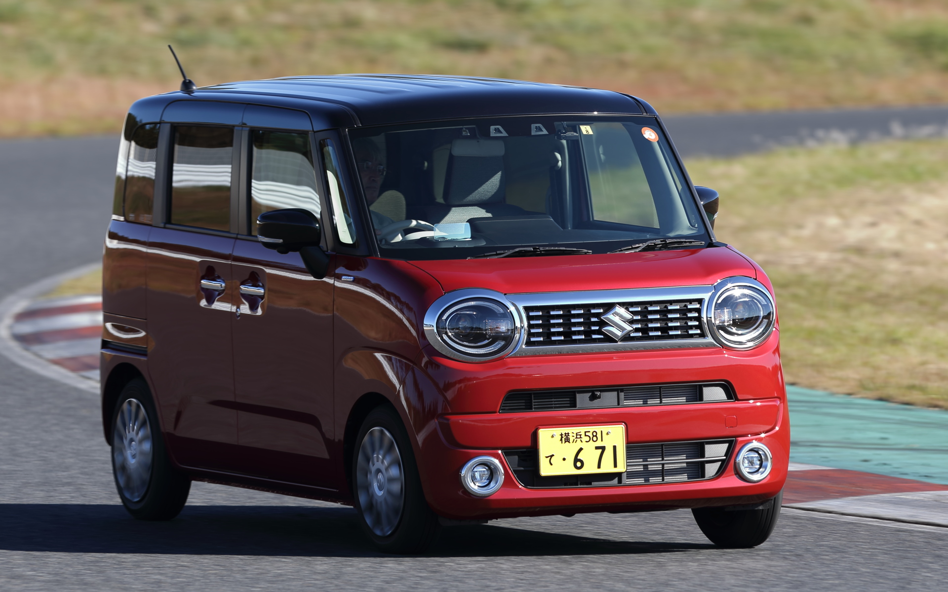 スズキ「ワゴンRスマイル」