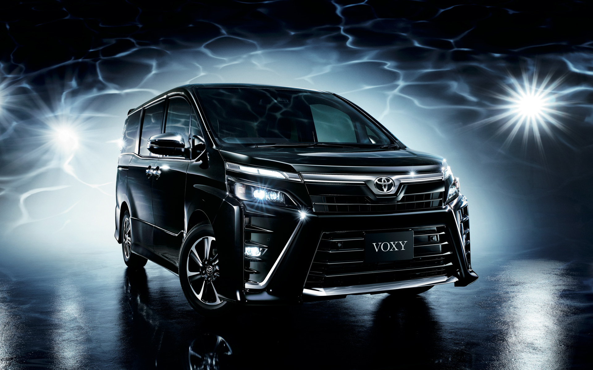 写真は現行モデルのヴォクシー