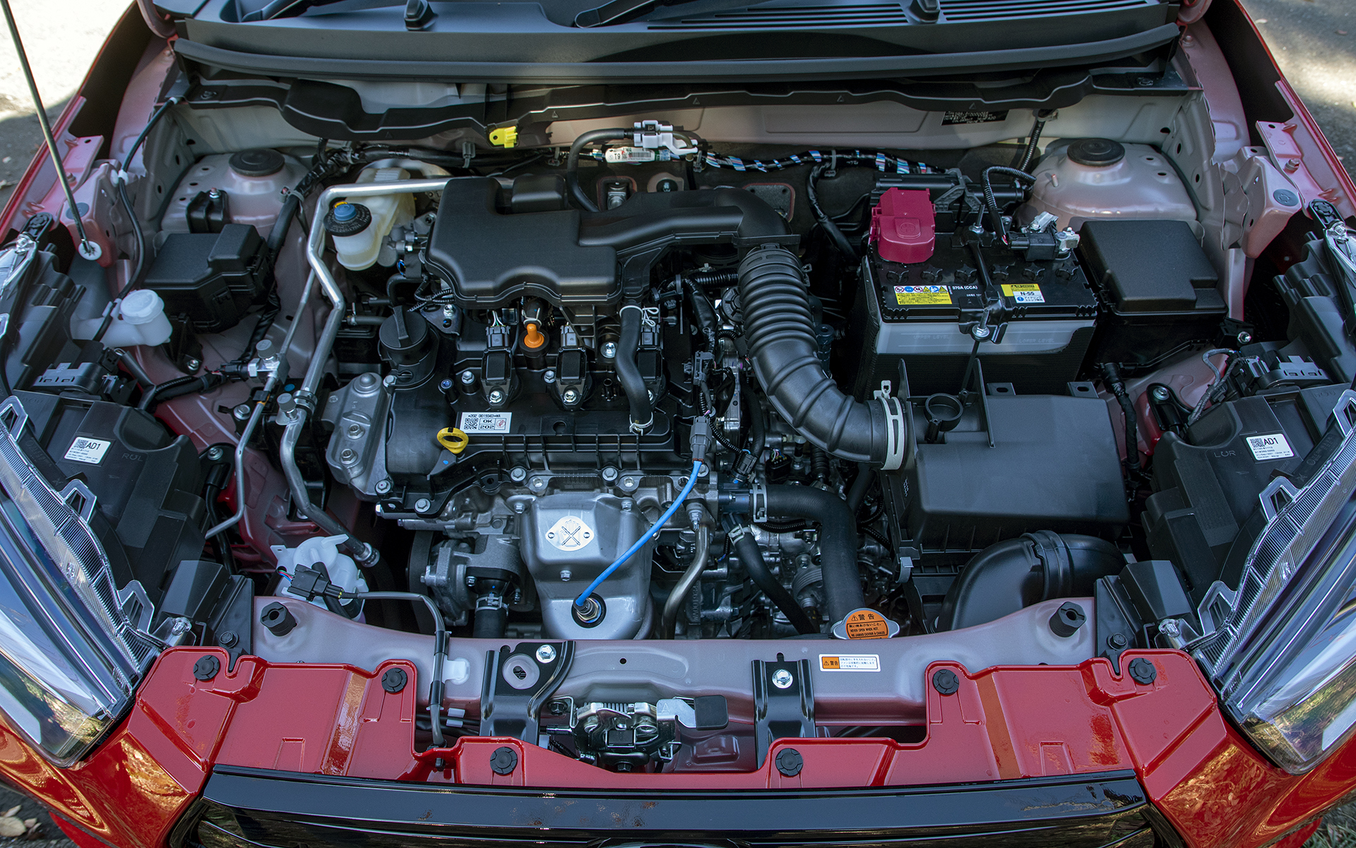 新開発の1.2リッター自然吸気エンジンは最高出力64kW（87PS）/6000rpm、最大トルク113Nm（11.5kgfm）/4500rpmを発生