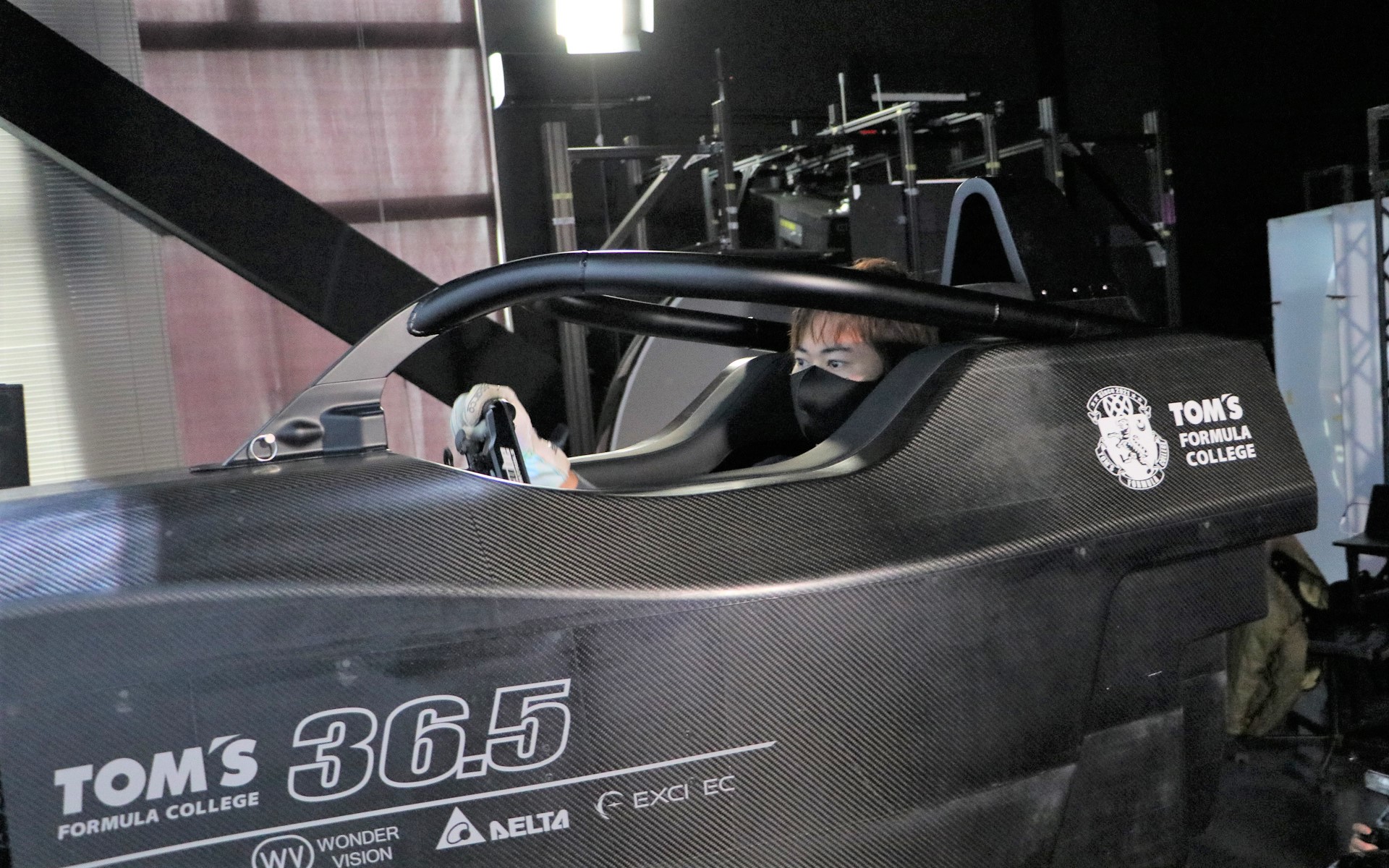 開発の藤本氏のデモランを見学。自分は2分くらいだったが、1分40秒で走っていた