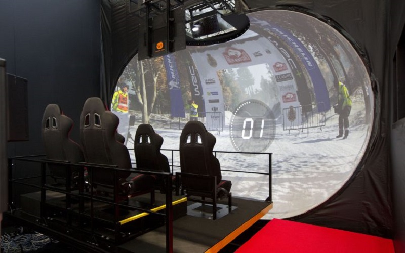 2017年に実施したトヨタ「世界ラリー体験アトラクション」の筐体