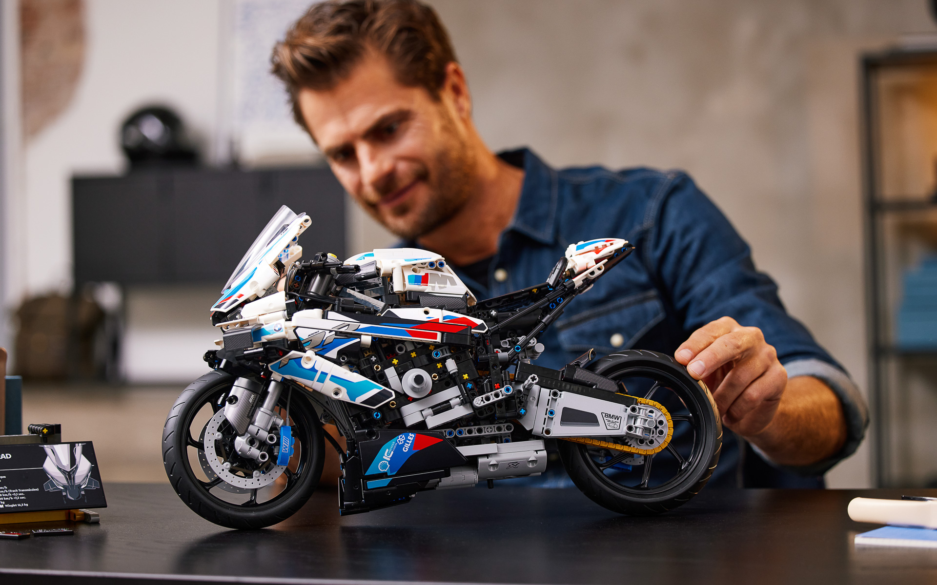 こちらは実車のM 1000 RR