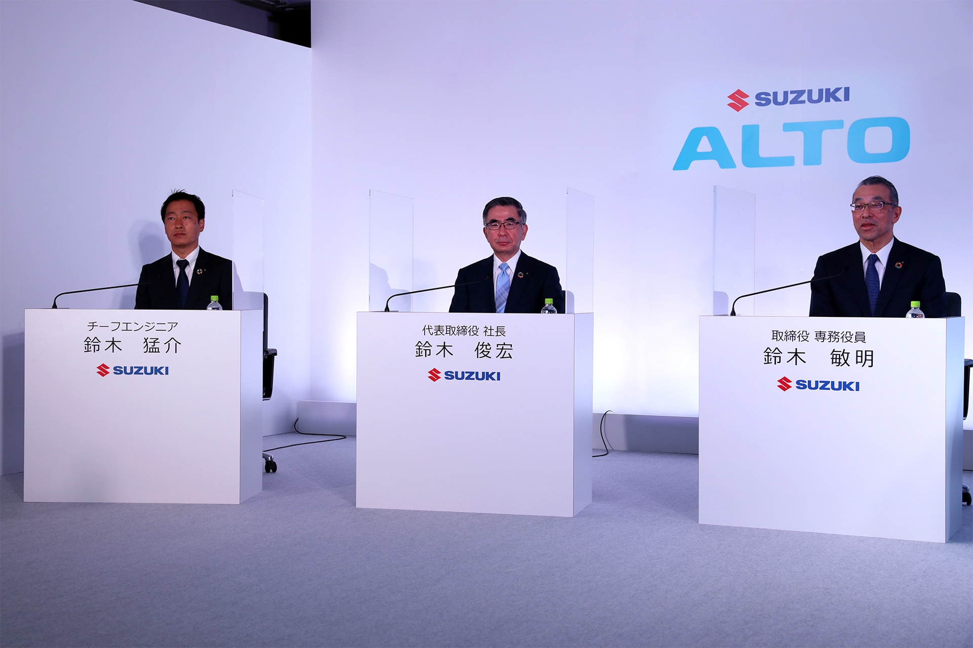 写真左からチーフエンジニアの鈴木猛介氏、代表取締役社長の鈴木俊宏氏、取締役専務役員 国内第一営業本部長の鈴木敏明氏