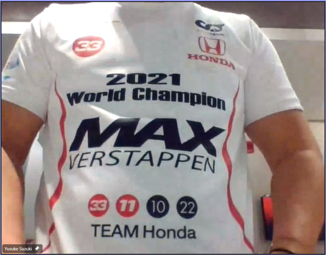 ホンダF1マネージングディレクター 山本雅史氏がアブダビGPの会場でチャンピオン獲得後に着ていた特別Tシャツ