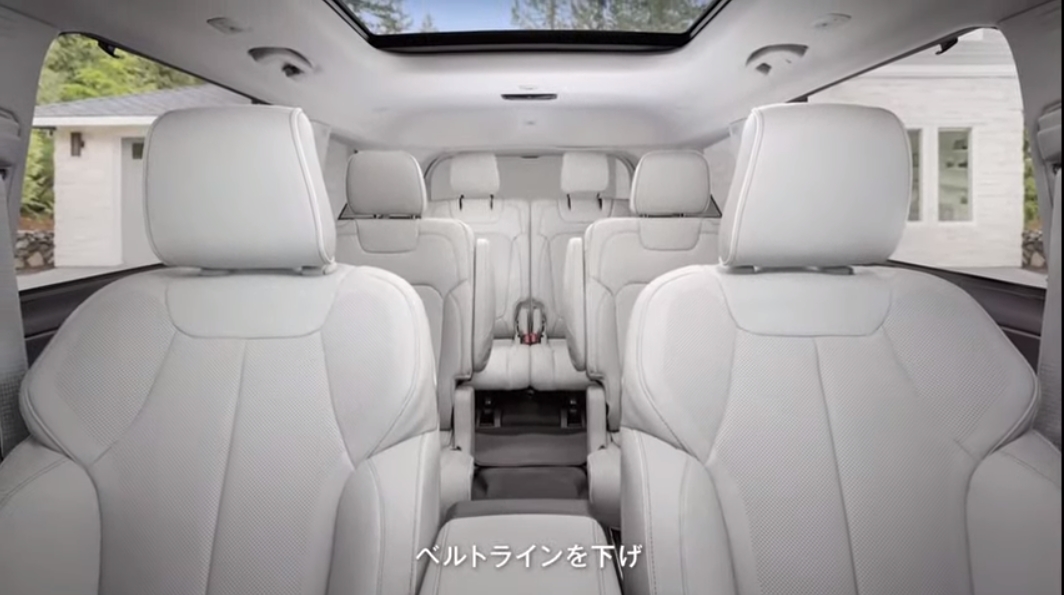 視界の広さによる開放感もグランド・ワゴニアを参考とした要素