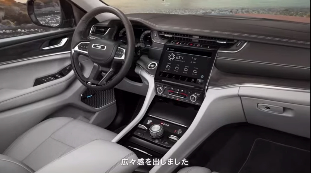 インパネのデザインで広々感を演出している