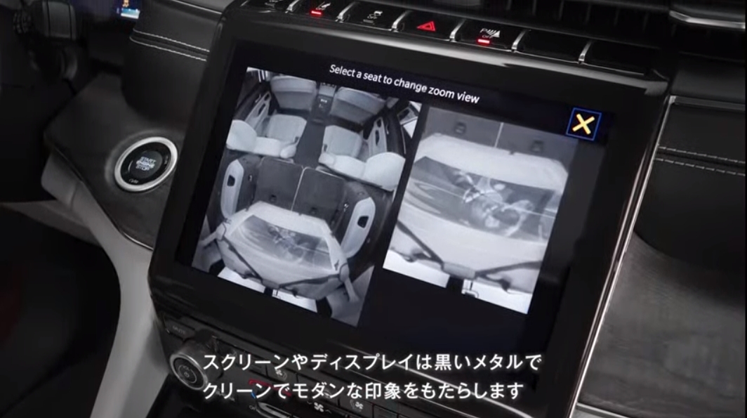 スクリーンなどには黒いメタルパネルを設定し、クリーンでモダンな雰囲気を演出