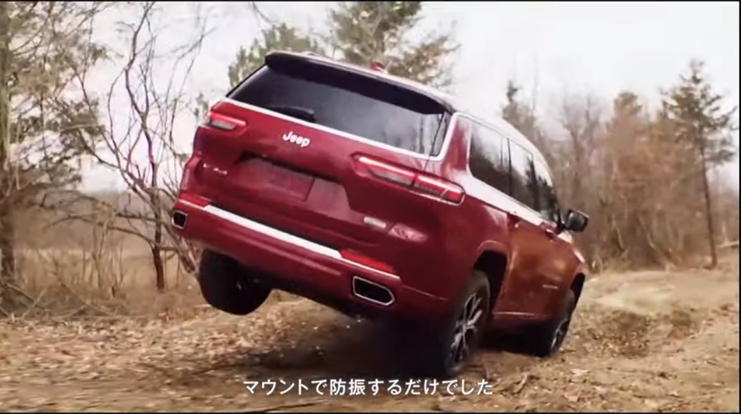 一体化したフロントアクスルとエンジン架台をエンジンマウントで防振している