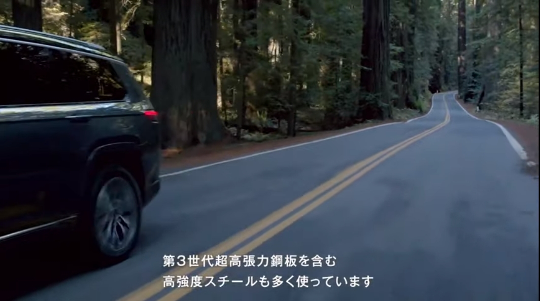 軽量素材の多用で走行性能や燃費を改善