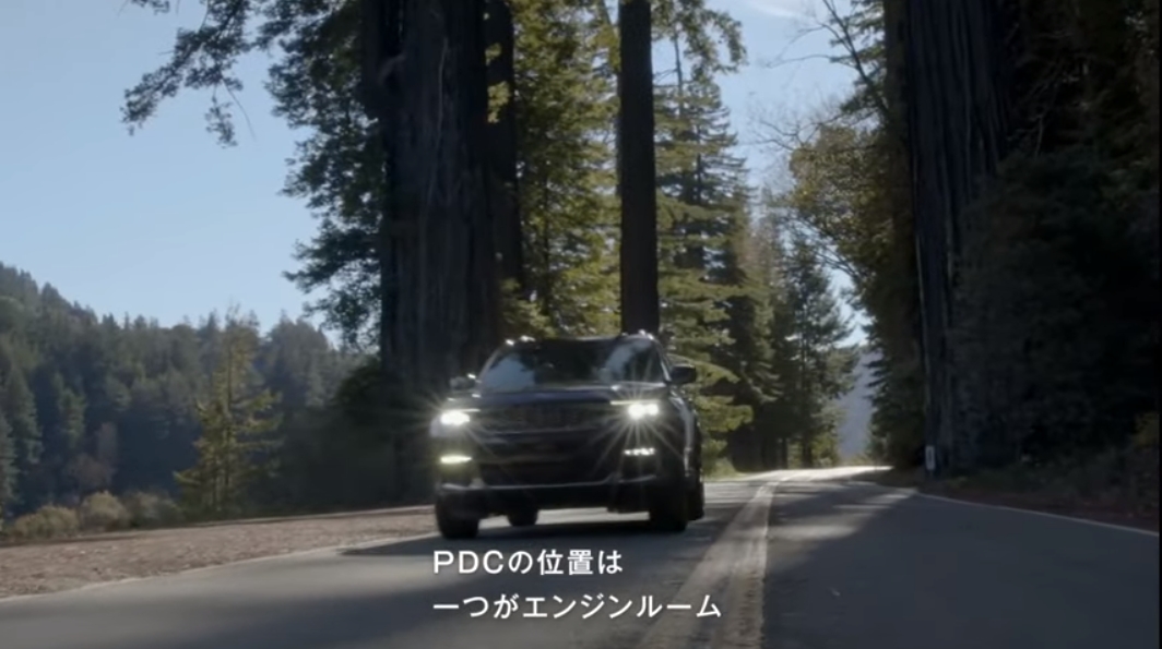 アトランティス・アーキテクチャーではエンジンルーム、車両中央部、車両後方の3か所にPDC（電源供給センター）を設置する