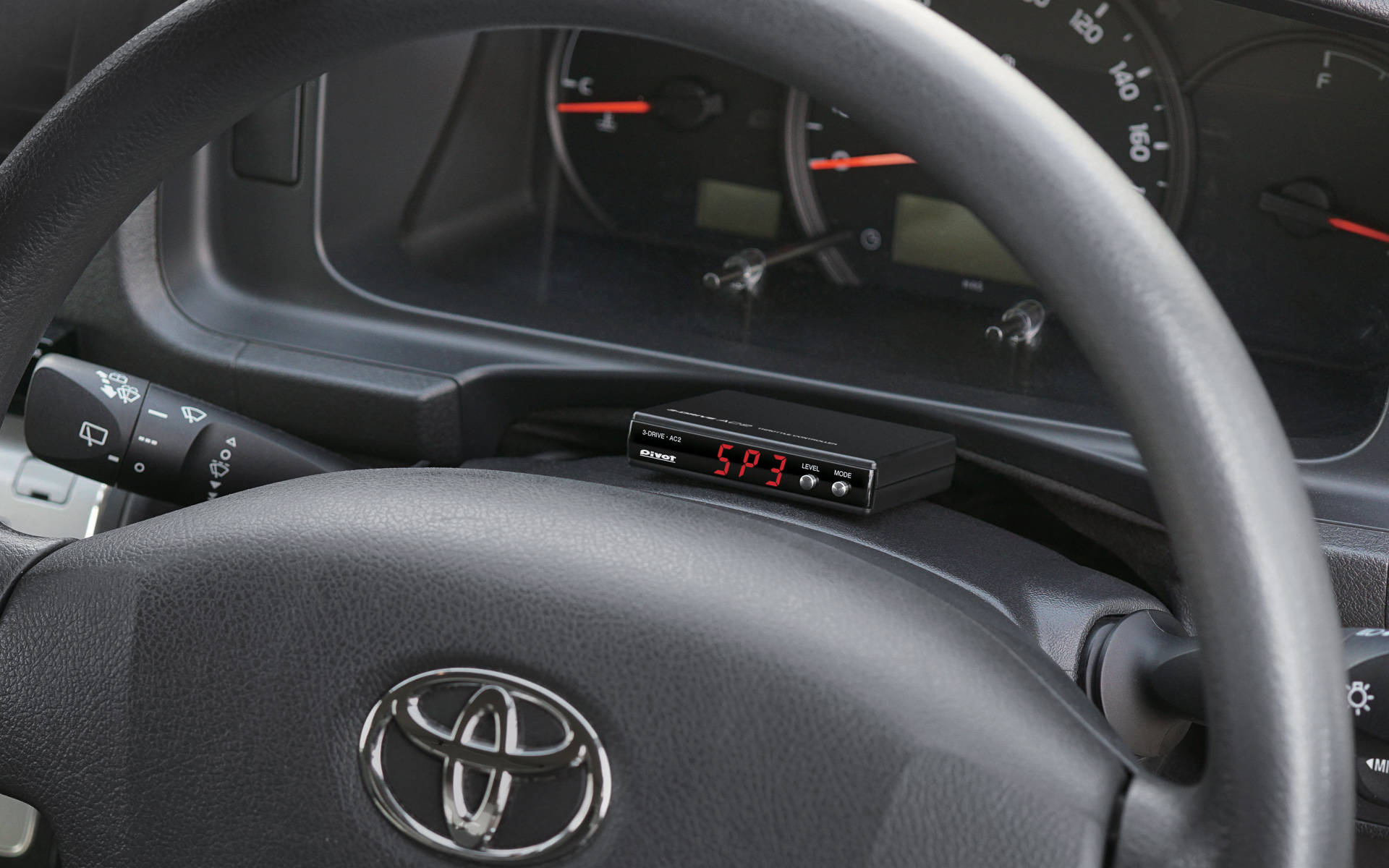 トヨタ「ハイエース」装着イメージ