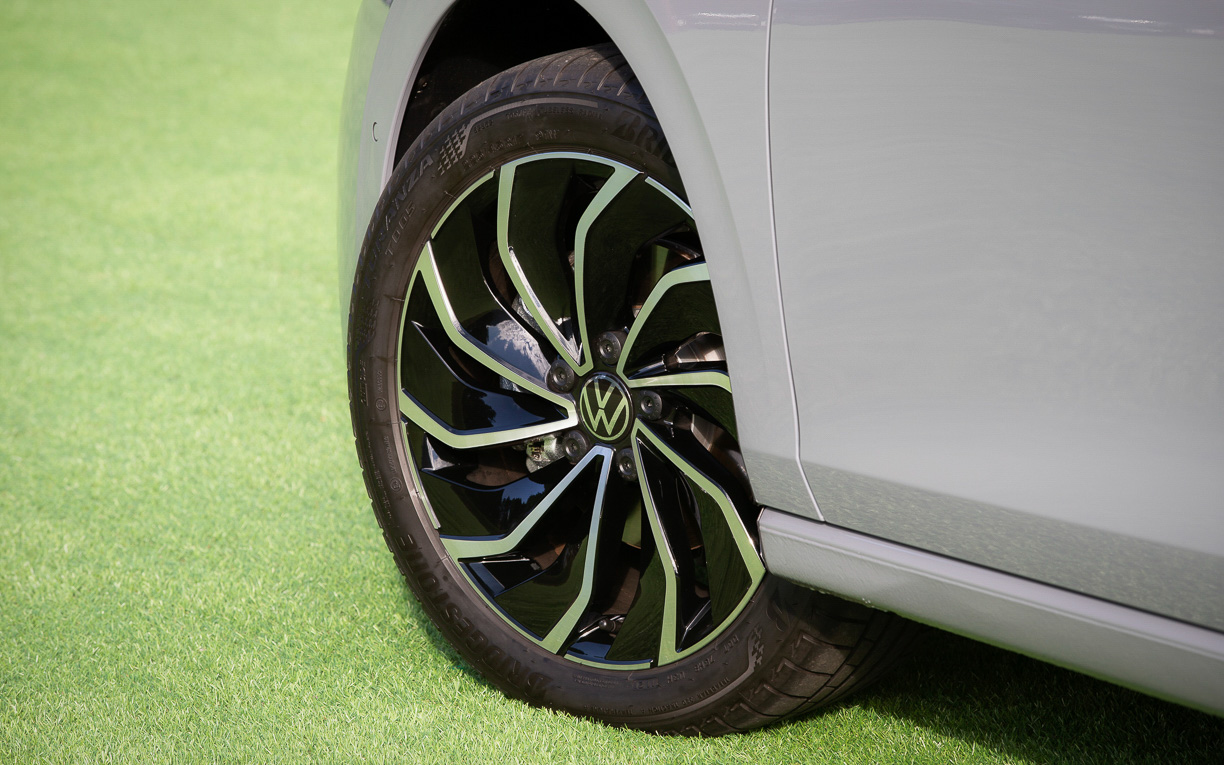 TDI Active Advanceが装着する17インチアルミホイール