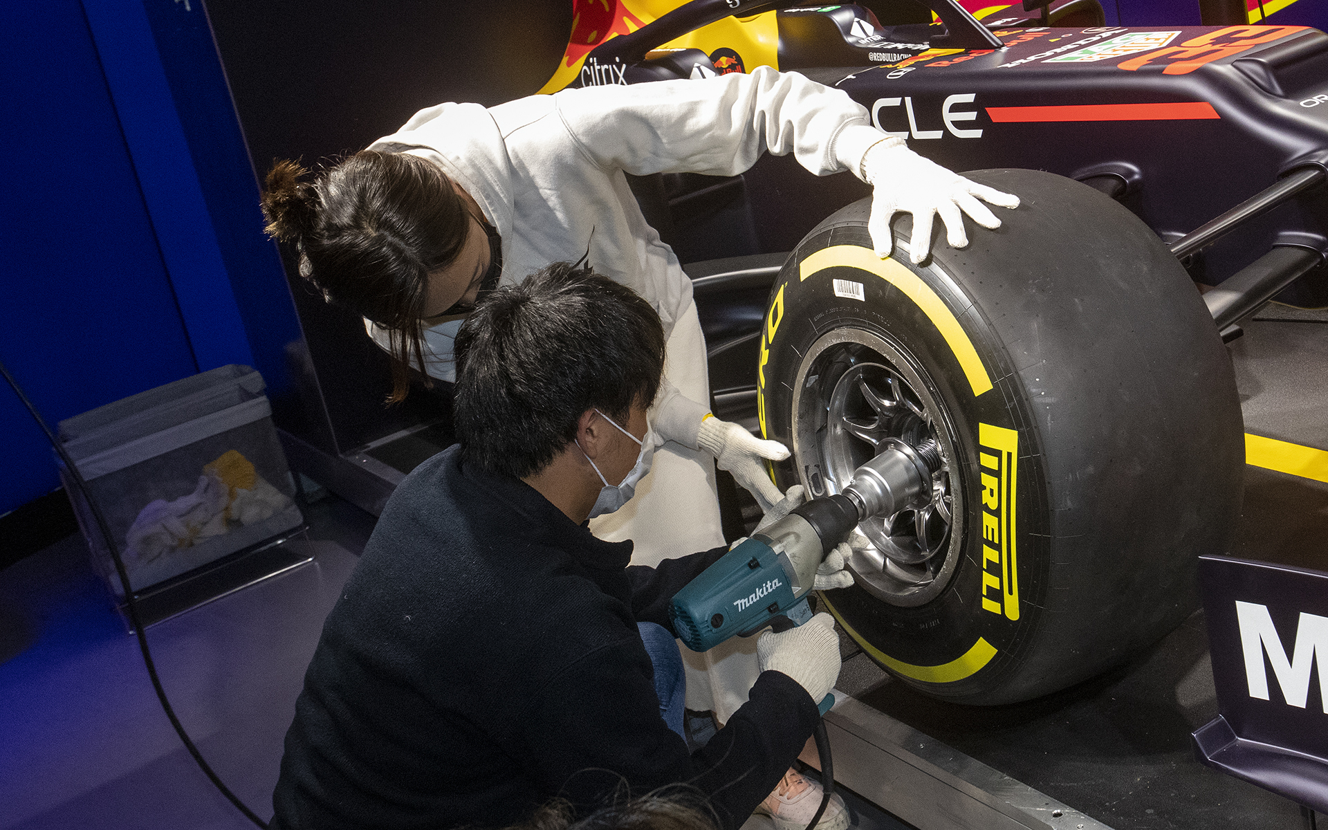 各大学は2名を選出して挑む。正確で速く作業するための策を大学ごとで練る