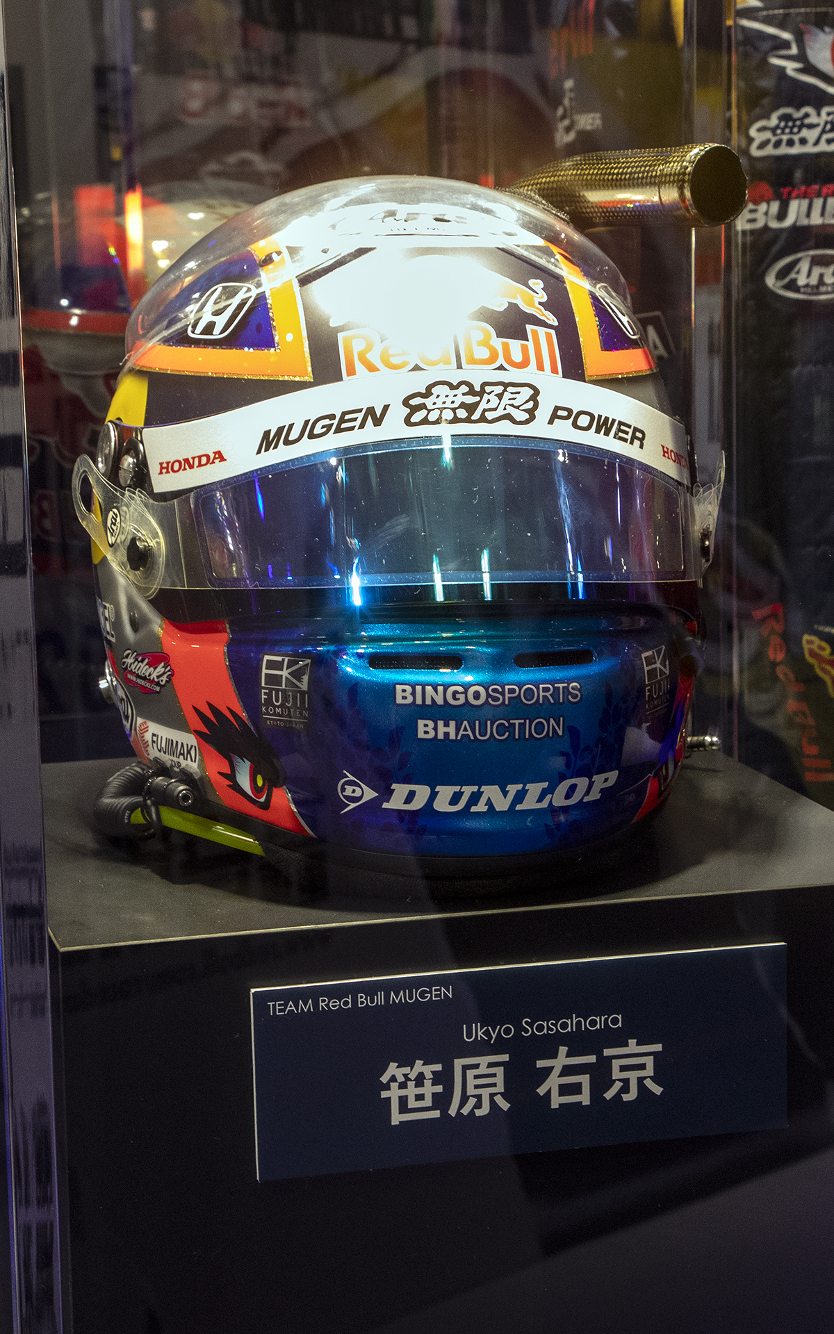 「TEAM Red Bull MUGEN」笹原右京選手のレーシングスーツとヘルメット