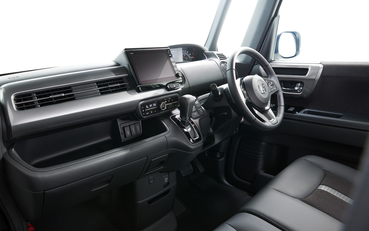 N-BOX Custom STYLE＋ BLACKのインテリア