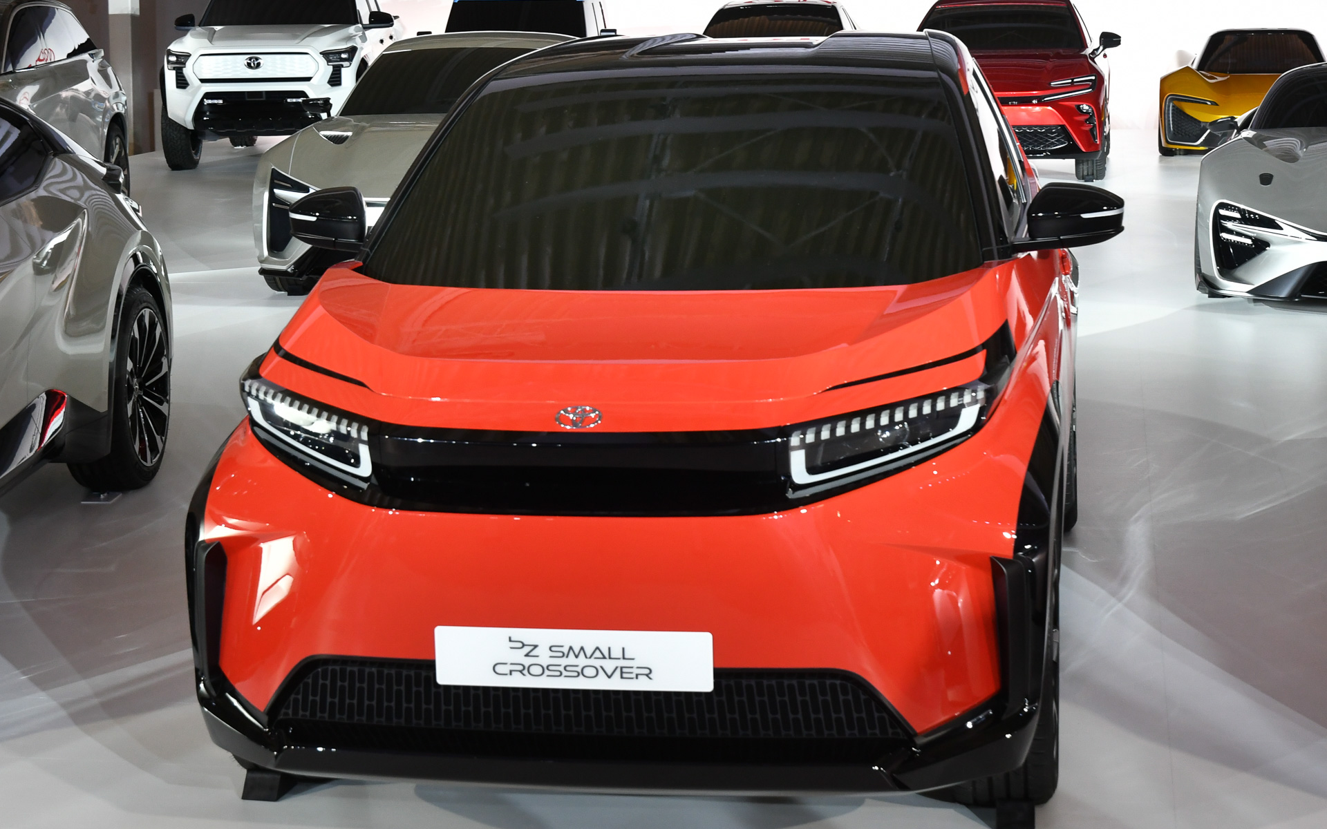 bZ Small Crossover。bz4Xより明らかにコンパクトなクロスオーバー。バッテリ容量や航続距離の設計も気になるところ