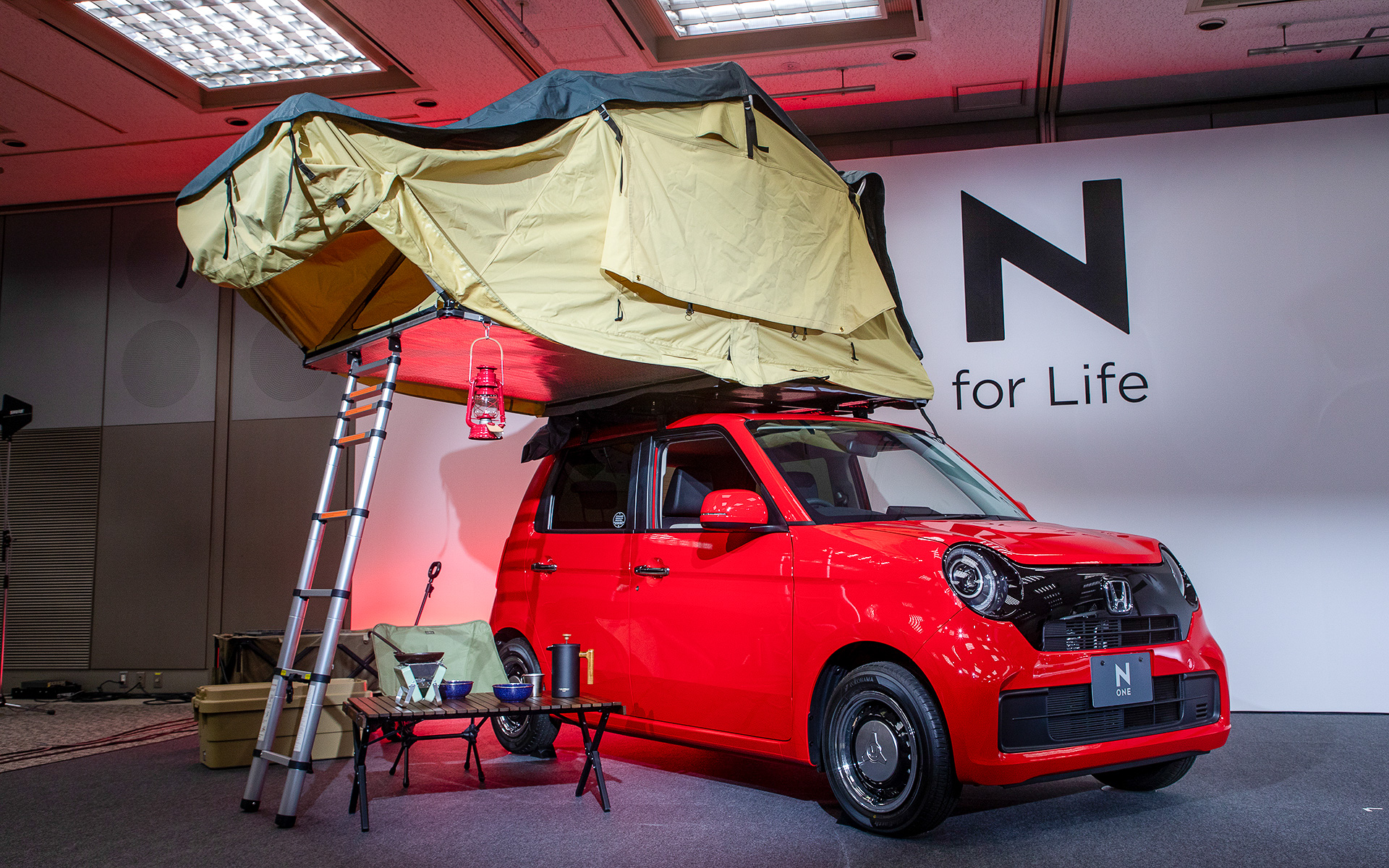 N-ONEユーザーが行っていたルーフテント仕様を再現したN-ONE オリジナルを展示