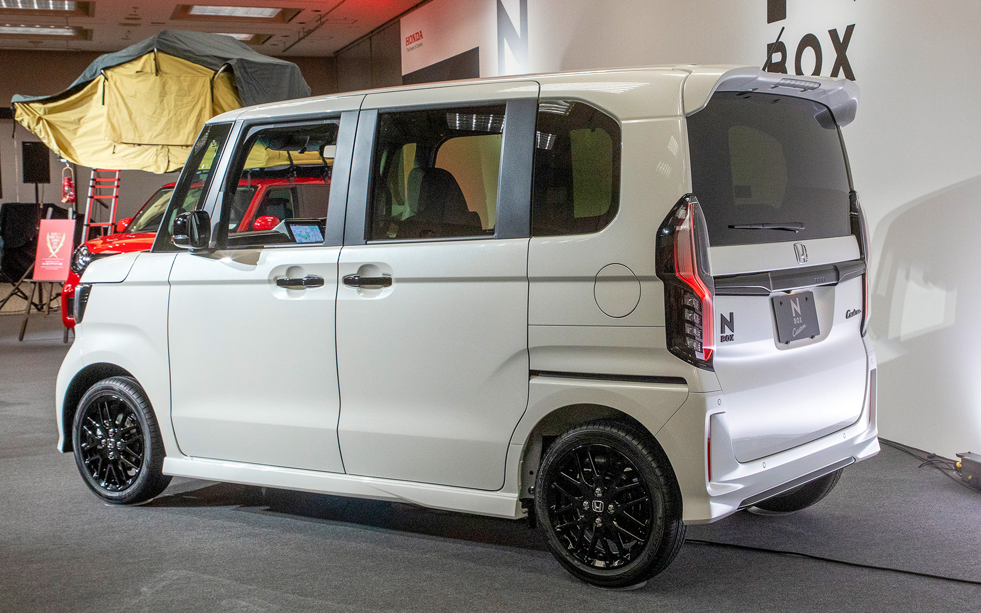 N-BOX Customの特別仕様車「N-BOX Custom L・STYLE＋ BLACK」