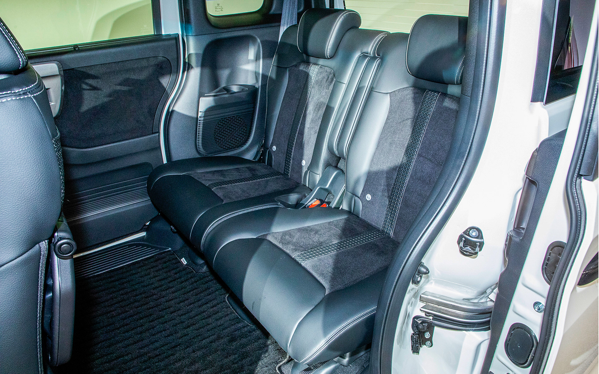 シートはN-BOX CustomのLターボモデルに標準装備のもの。STYLE＋ BLACKではNAエンジン搭載車にも採用している