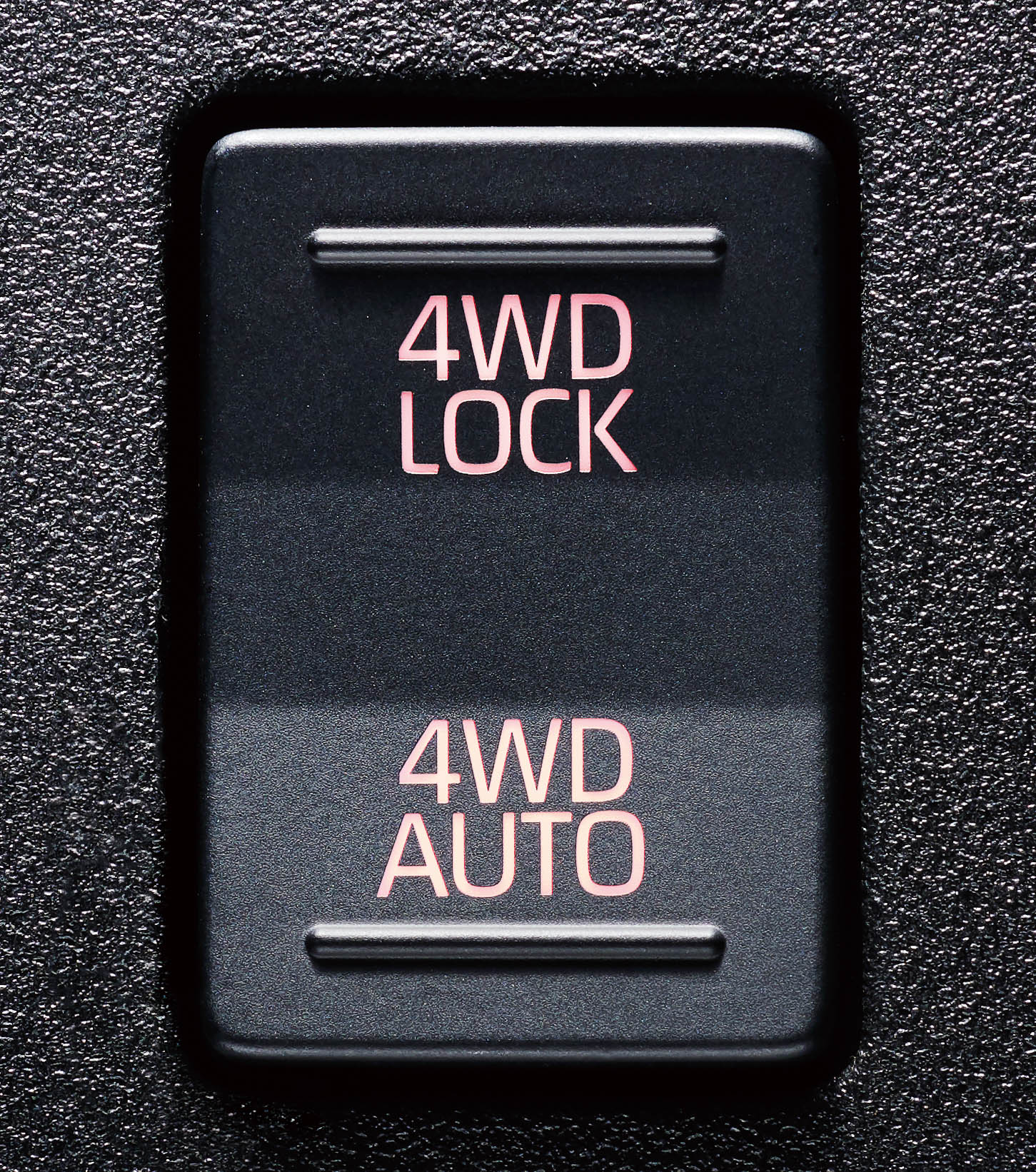 CVT車は電子制御式4WDを採用