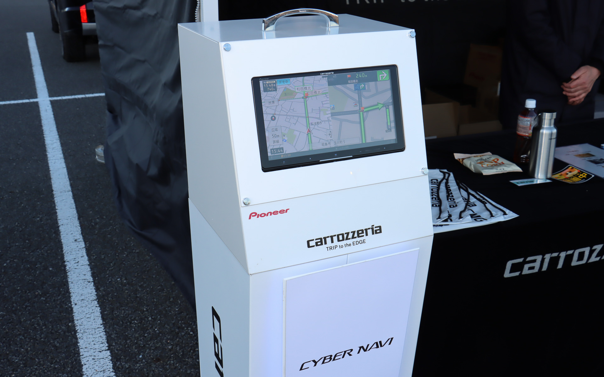 特設テントではサイバーナビの最新モデルやカーオーディオ製品なども展示されていた