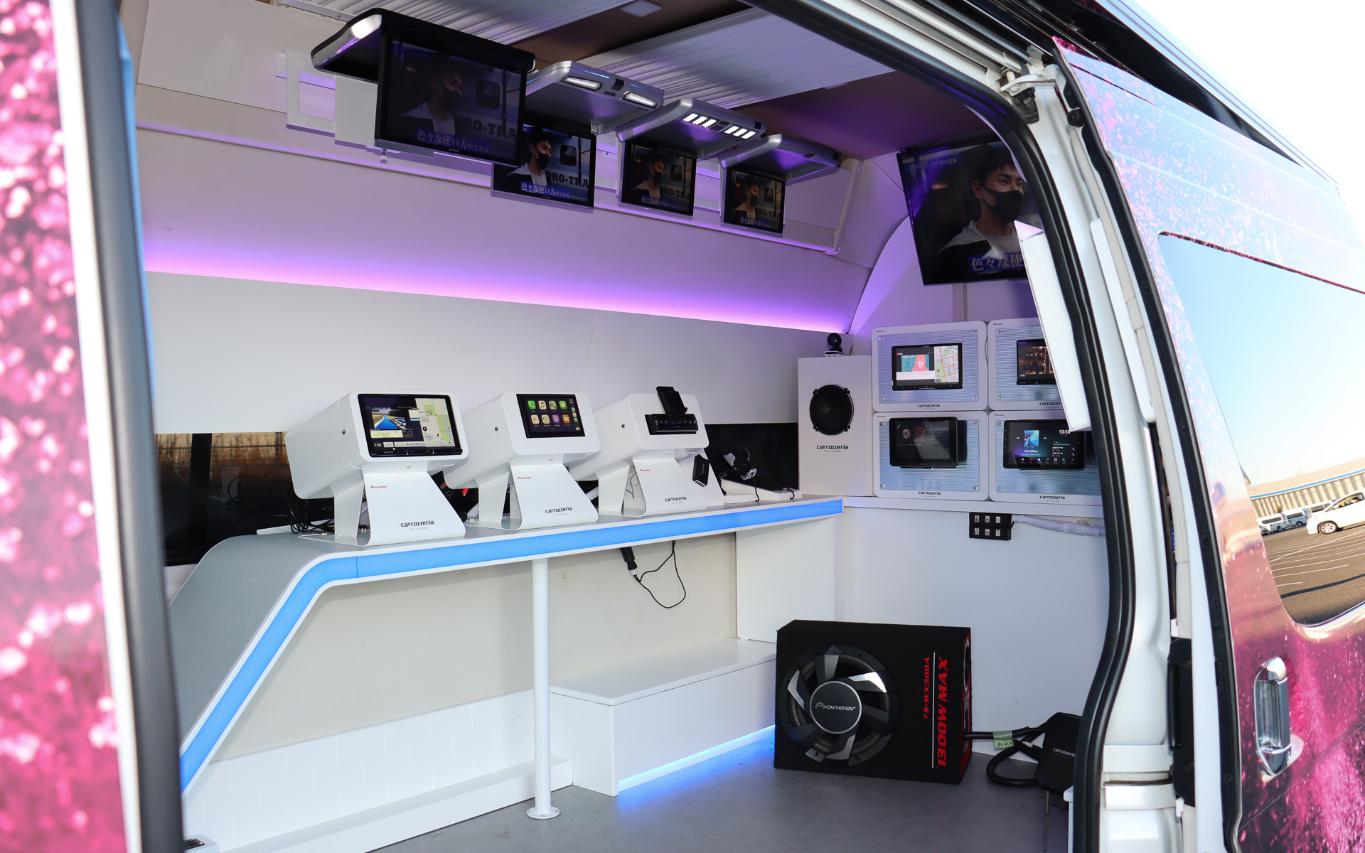 車内にはさまざまな最新カロッツェリア製品を設置