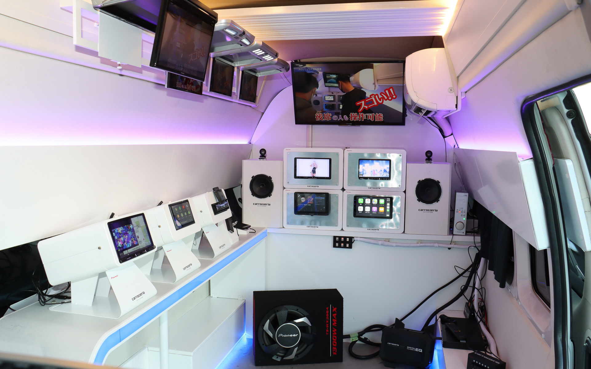 車内にはさまざまな最新カロッツェリア製品を設置
