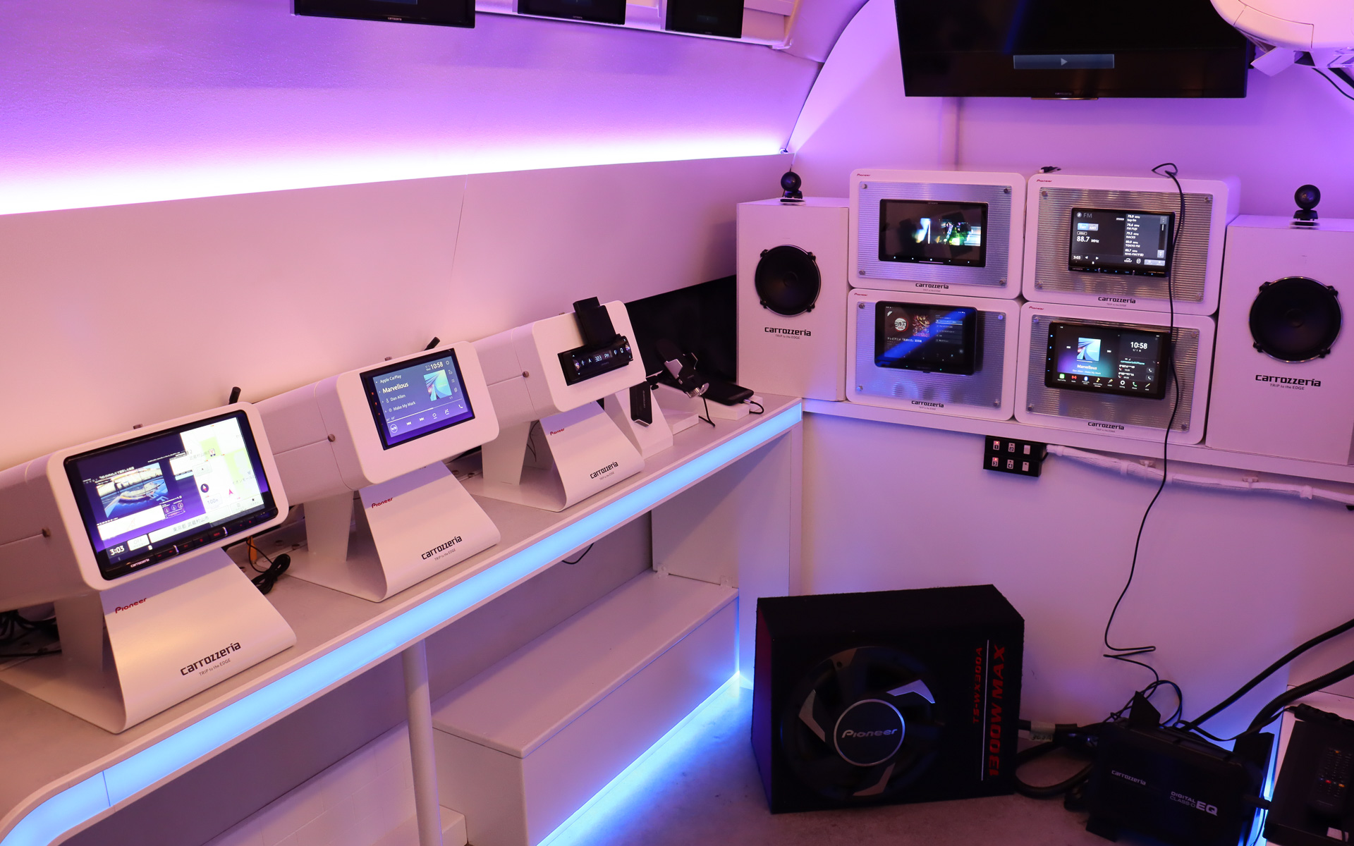 車内にはさまざまな最新カロッツェリア製品を設置