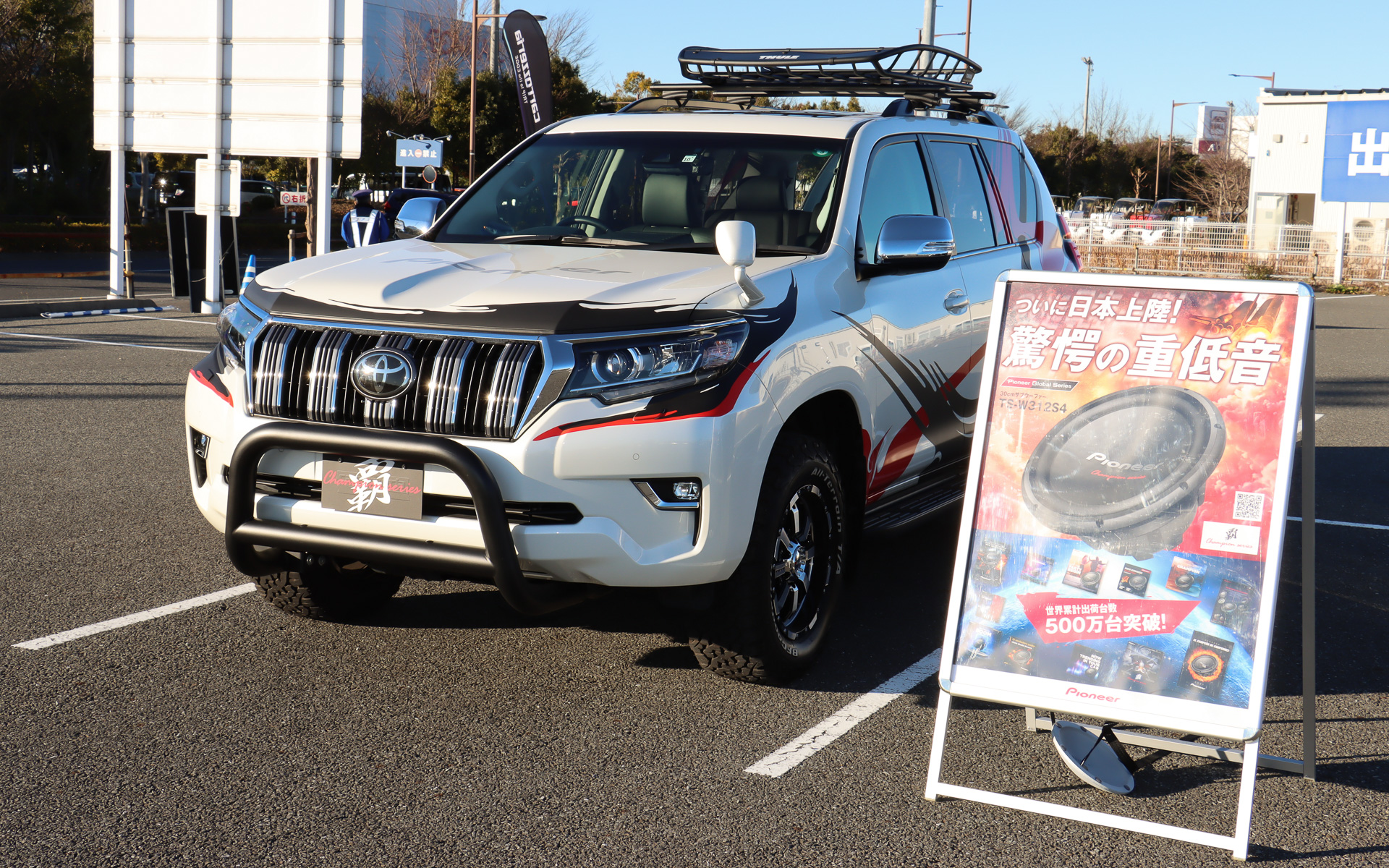 「ランドクルーザープラド」を使ったデモカー