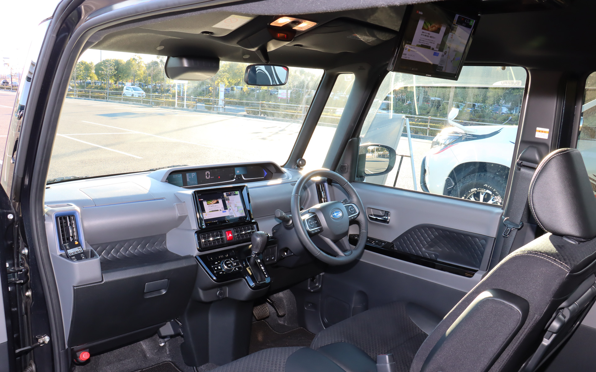 この車両では最新サイバーナビの8インチモデルである「AVIC-CL912-DC」がコアとなっている