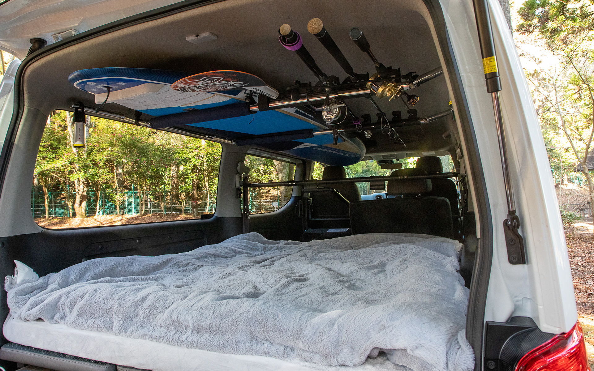 マットレスがあわないと睡眠が浅くなり寝不足気味になりがち。また、翌日の体調にも影響する。運転にも差し支えが出るので車中泊ではいいマットを使いたい