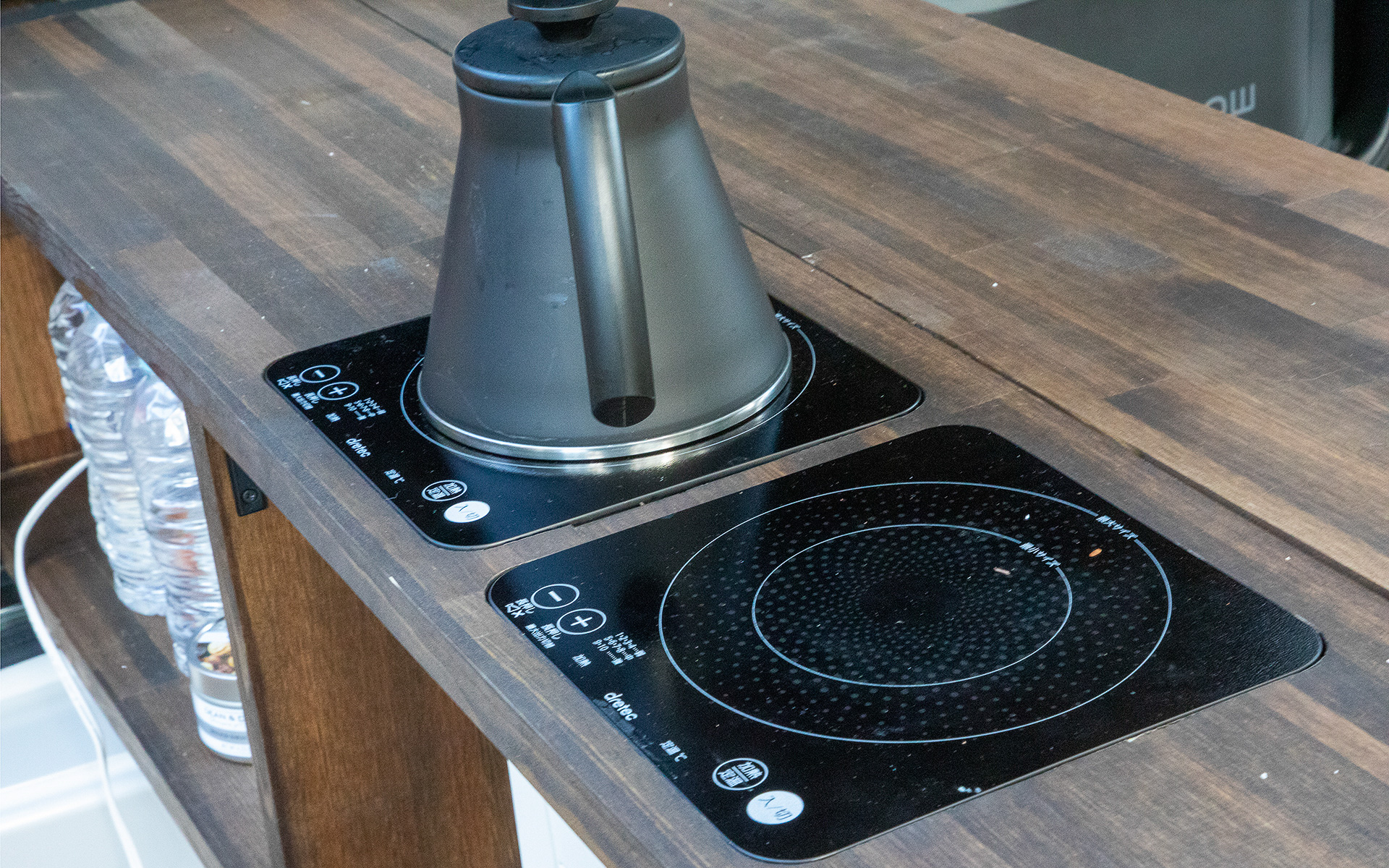 1500WhクラスのポータブルバッテリであればIH調理器具が使える。車内でお湯を沸かすときもこれなら安全性は高い