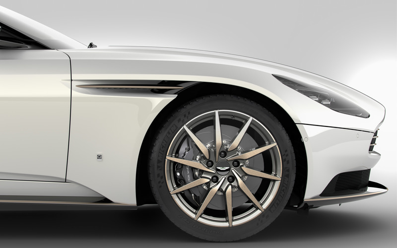 アストンマーティン、日本限定10台の「DB11 W1」 ロンドンメイフェアの