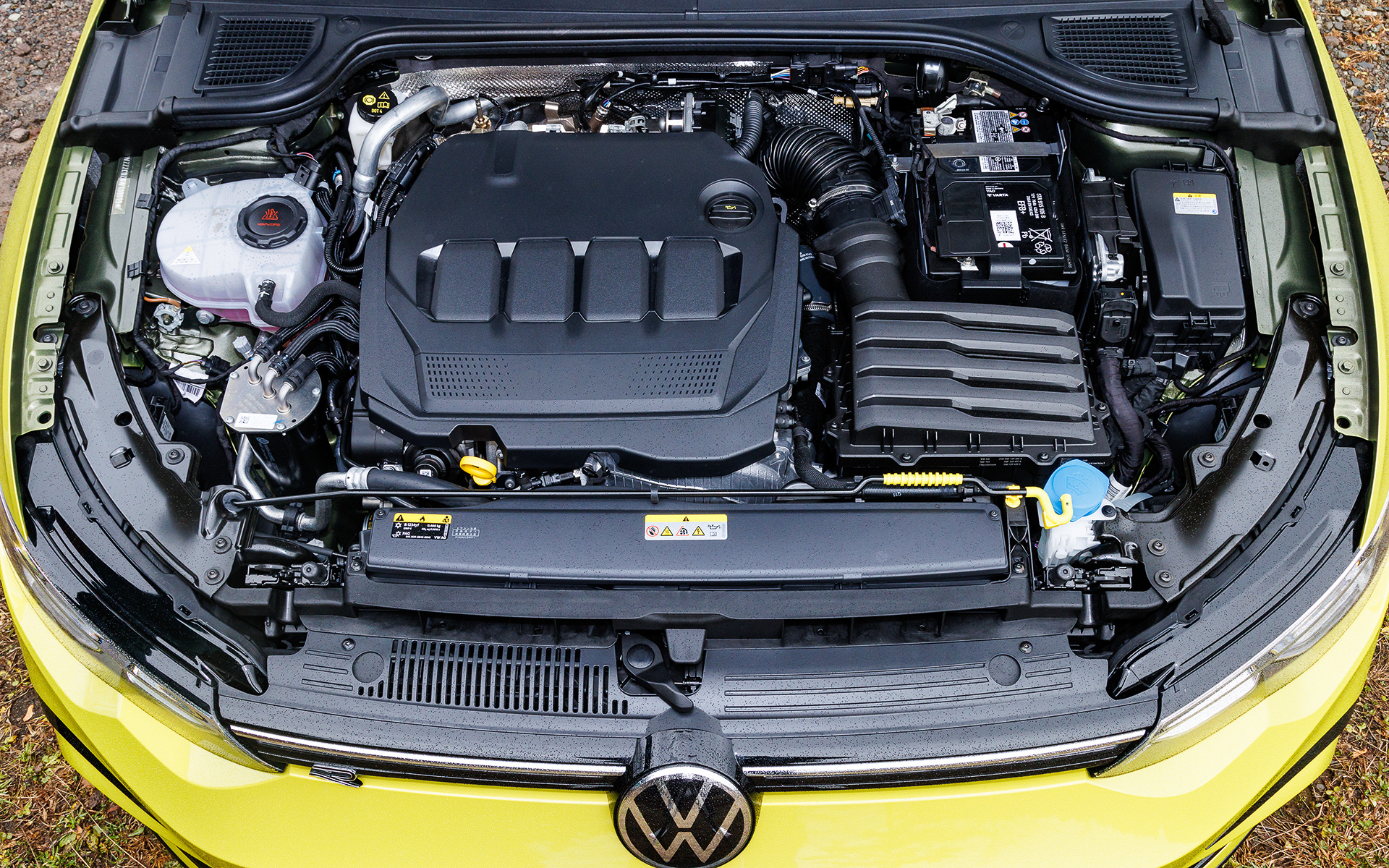 ゴルフ TDIが搭載する直列4気筒DOHC 2.0リッターディーゼルターボエンジンの最高出力は110kW（150PS）/3000-4200rpm、最大トルクは360Nm（36.7kgfm）/1600-2750rpmを発生。WLTCモード燃費は20.0km/L