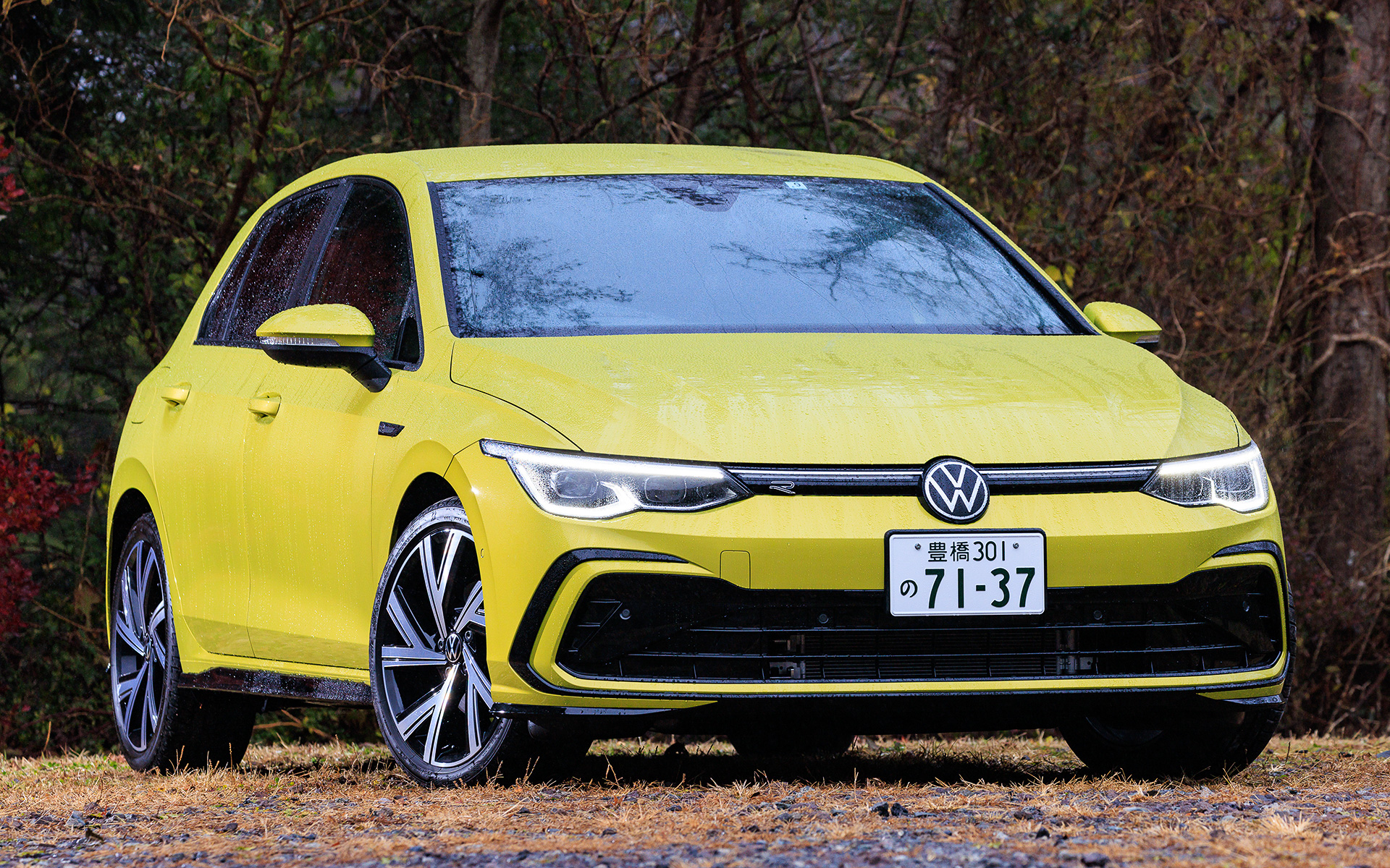 今回試乗したのは、2022年1月7日に発売される直列4気筒DOHC 2.0リッターディーゼルターボ「TDI」エンジンを搭載した「ゴルフ TDI」。試乗車はその最上位モデル「TDI R-Line」で、価格は408万8000円。ボディサイズは4295×1790×1475mm（全長×全幅×全高）、ホイールベースは2620mm。車両重量は1460kgで、「eTSI R-Line」と比べ100kg増となる