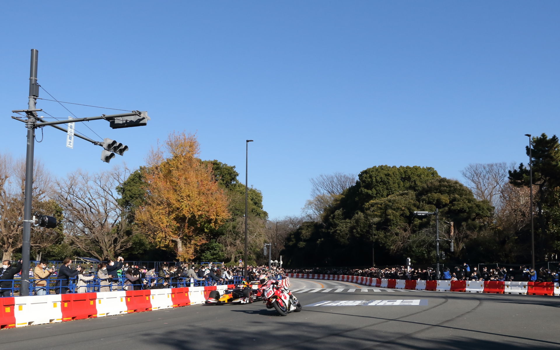 本番のレースでは決して見ることのできないカテゴリーの違うマシンの共演はイベントならでは