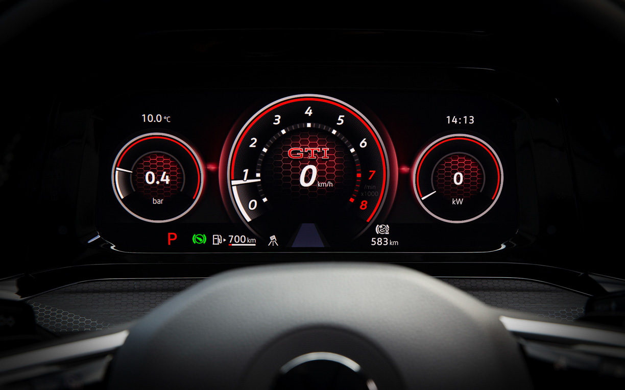 デジタルメータークラスター“Digital Cockpit Pro”にもタコメーターを中央に配置したGTI専用のグラフィックが施される
